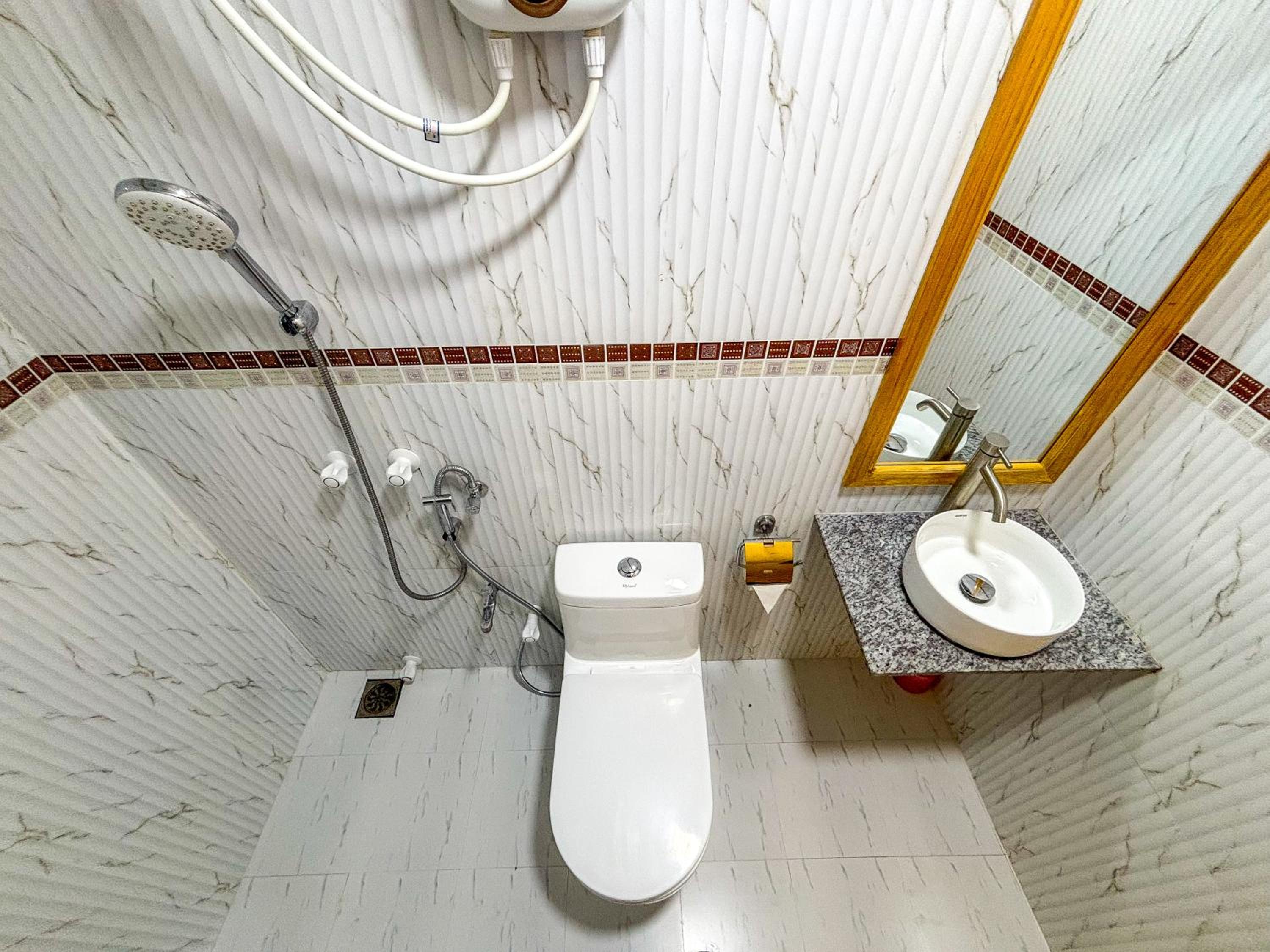 Eco Palm Mathiveri - Guest House with Complimentary Shared Kitchen & Laundry