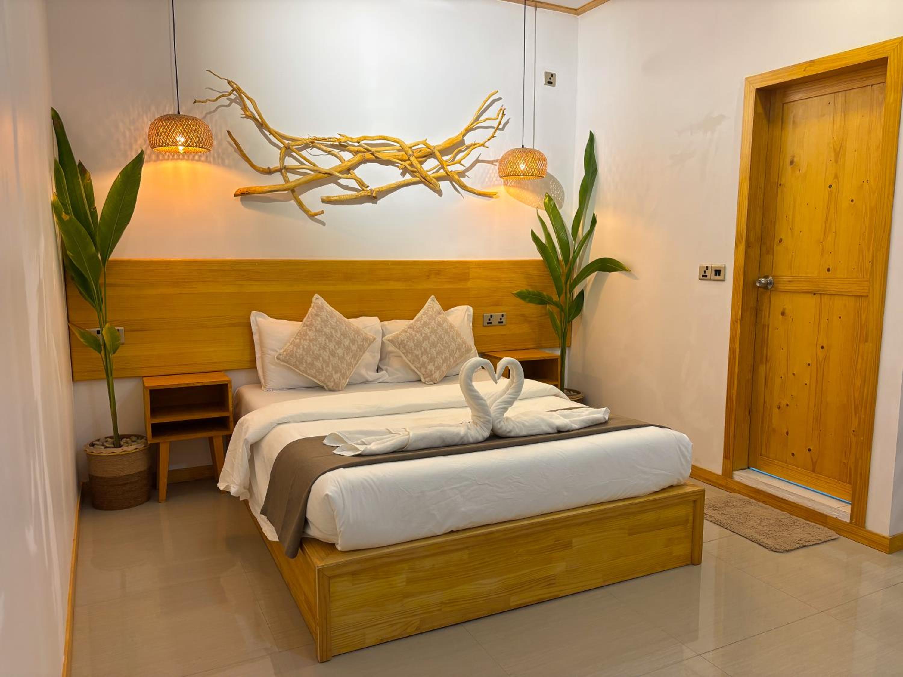 Eco Palm Mathiveri - Guest House with Complimentary Shared Kitchen & Laundry