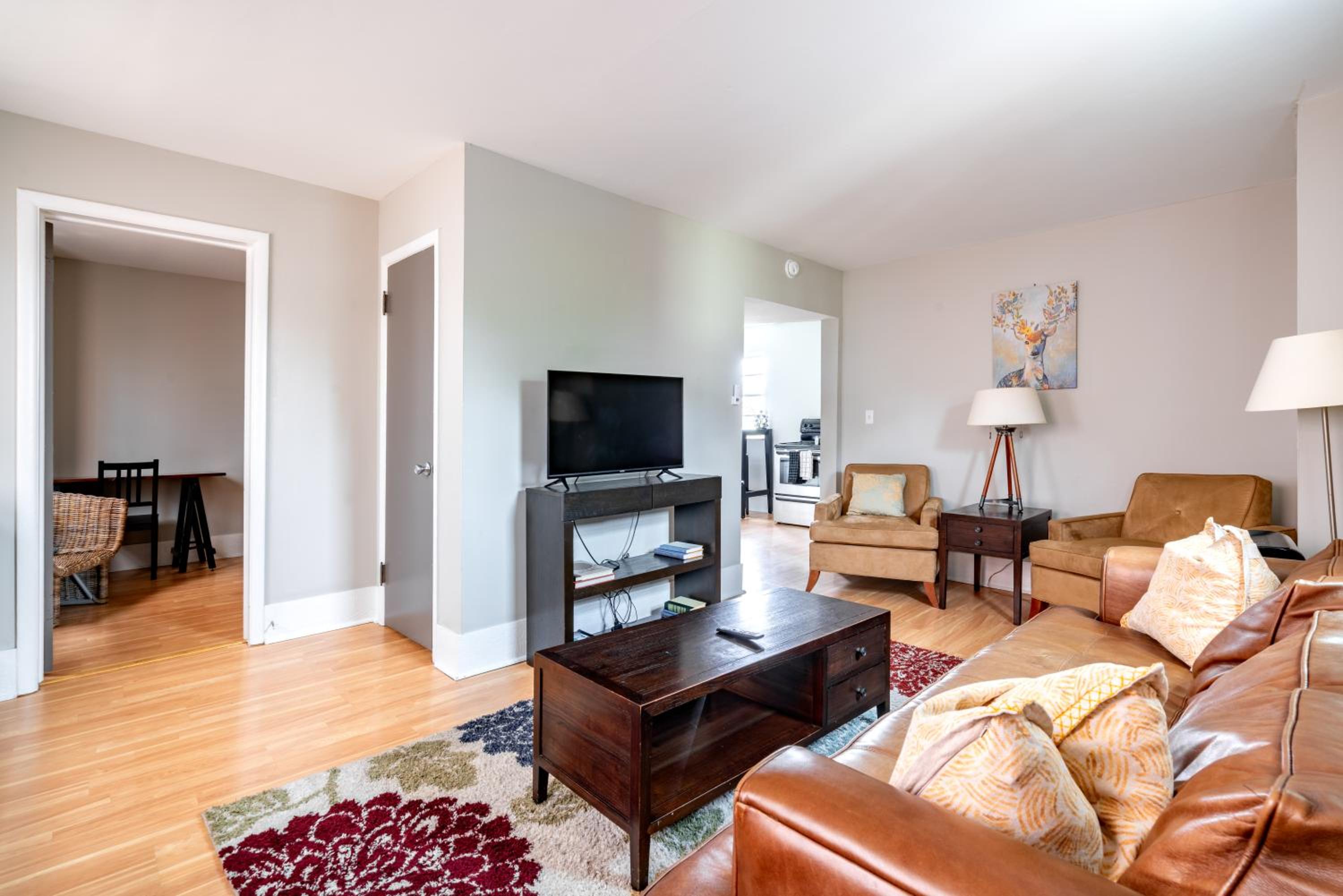 Jungle House Columbus Short North Downtown Free Parking - Steps to Convention Center & Nationwide Arena - 2BR Luxury Home - Sleeps 12 - Over 5,800 Five Sta