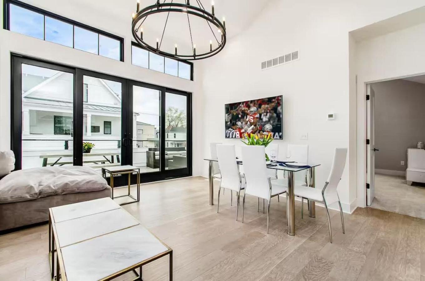 Jungle House Columbus Short North Downtown Free Parking - Near Convention Center & Nationwide Arena - 6BR Luxury Home - Sleeps 32 - Over 5,800 Five Star St