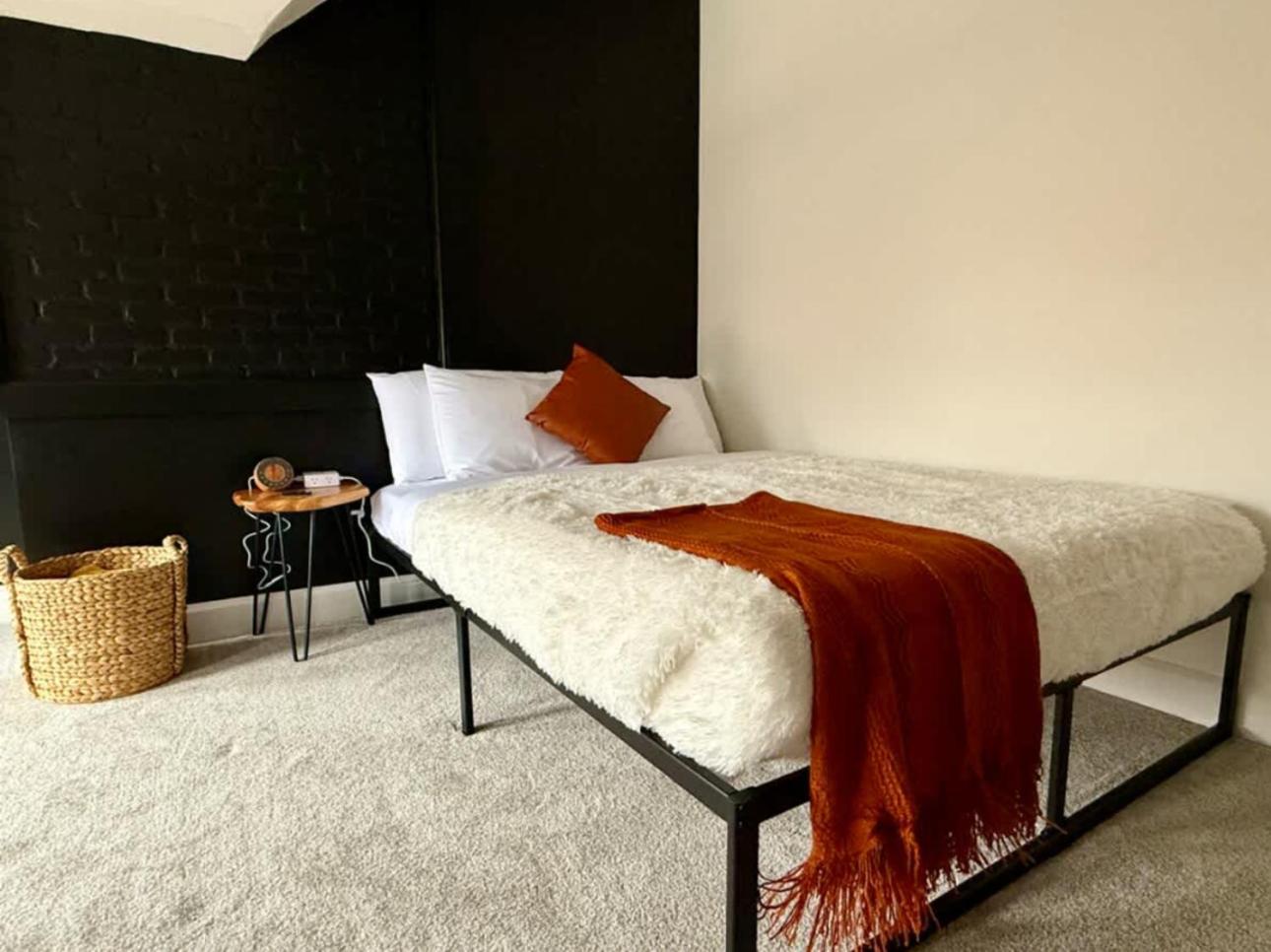 Jungle House Columbus Short North Downtown Free Parking - Near Convention Center & Nationwide Arena - 4BR Luxury Home - Sleeps 12 - Over 5,800 Five Star St