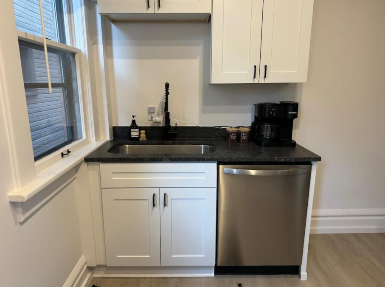 Jungle House Columbus Short North Downtown Free Parking - Near Convention Center & Nationwide Arena - 4BR Luxury Home - Sleeps 12 - Over 5,800 Five Star St