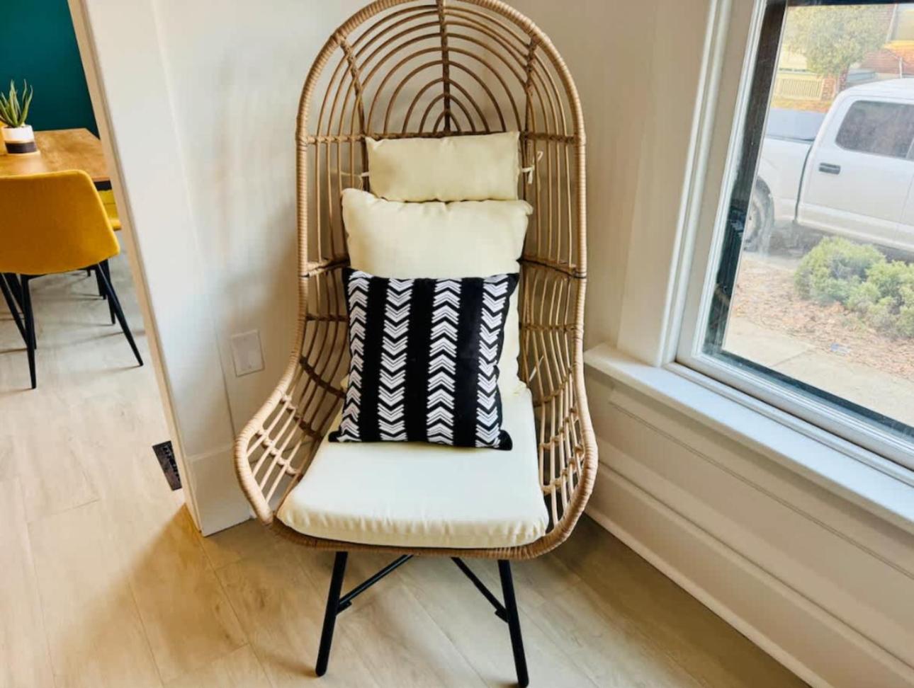 Jungle House Columbus Short North Downtown Free Parking - Near Convention Center & Nationwide Arena - 4BR Luxury Home - Sleeps 12 - Over 5,800 Five Star St
