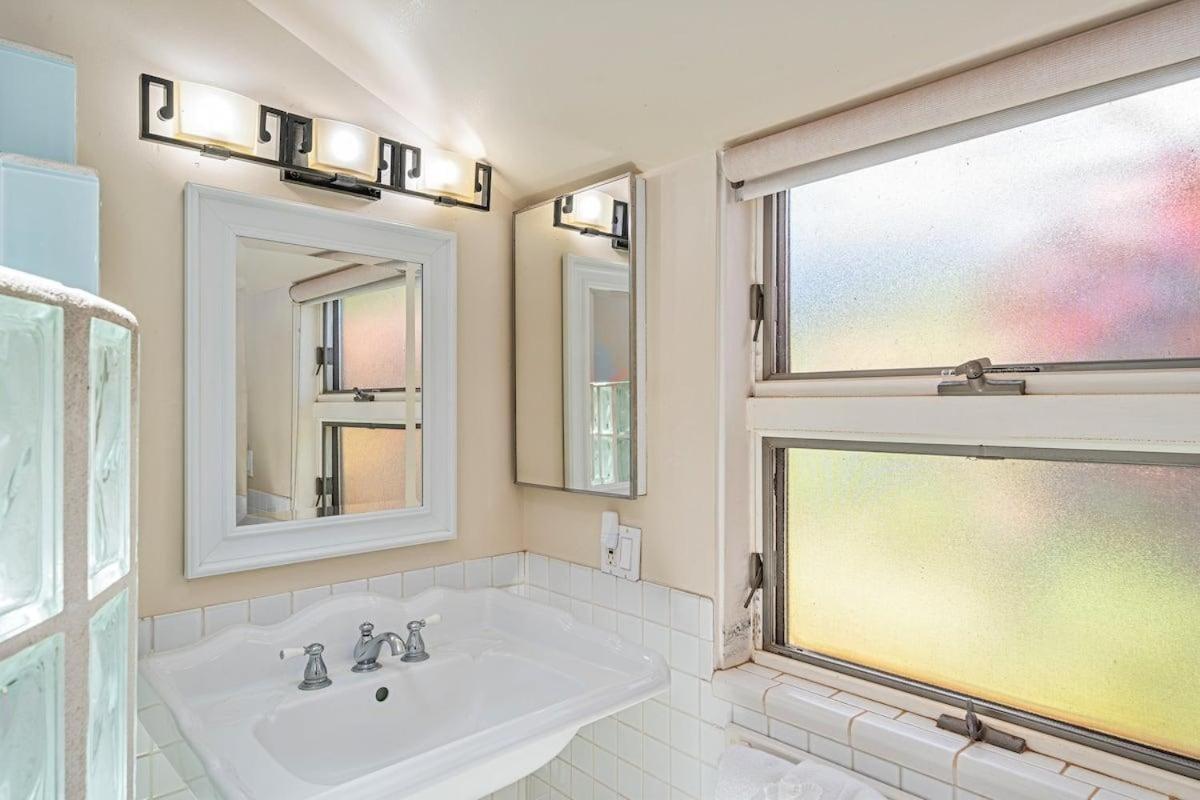 International Colony Club 43 · ICC 43 Spacious 2BD Cottage Walk