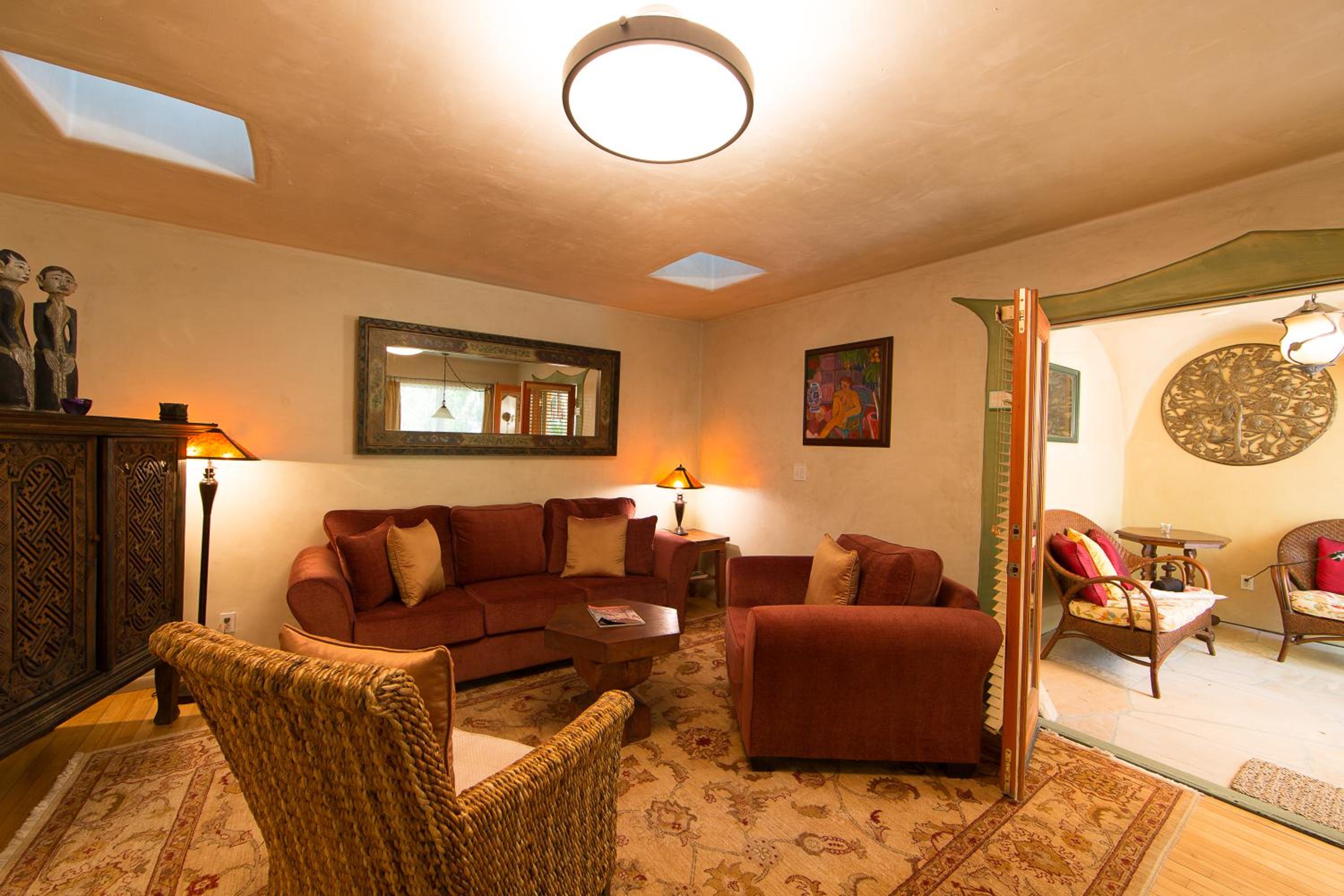 Ojai Vacations - The Emerald Iguana Inn - Property Image 8