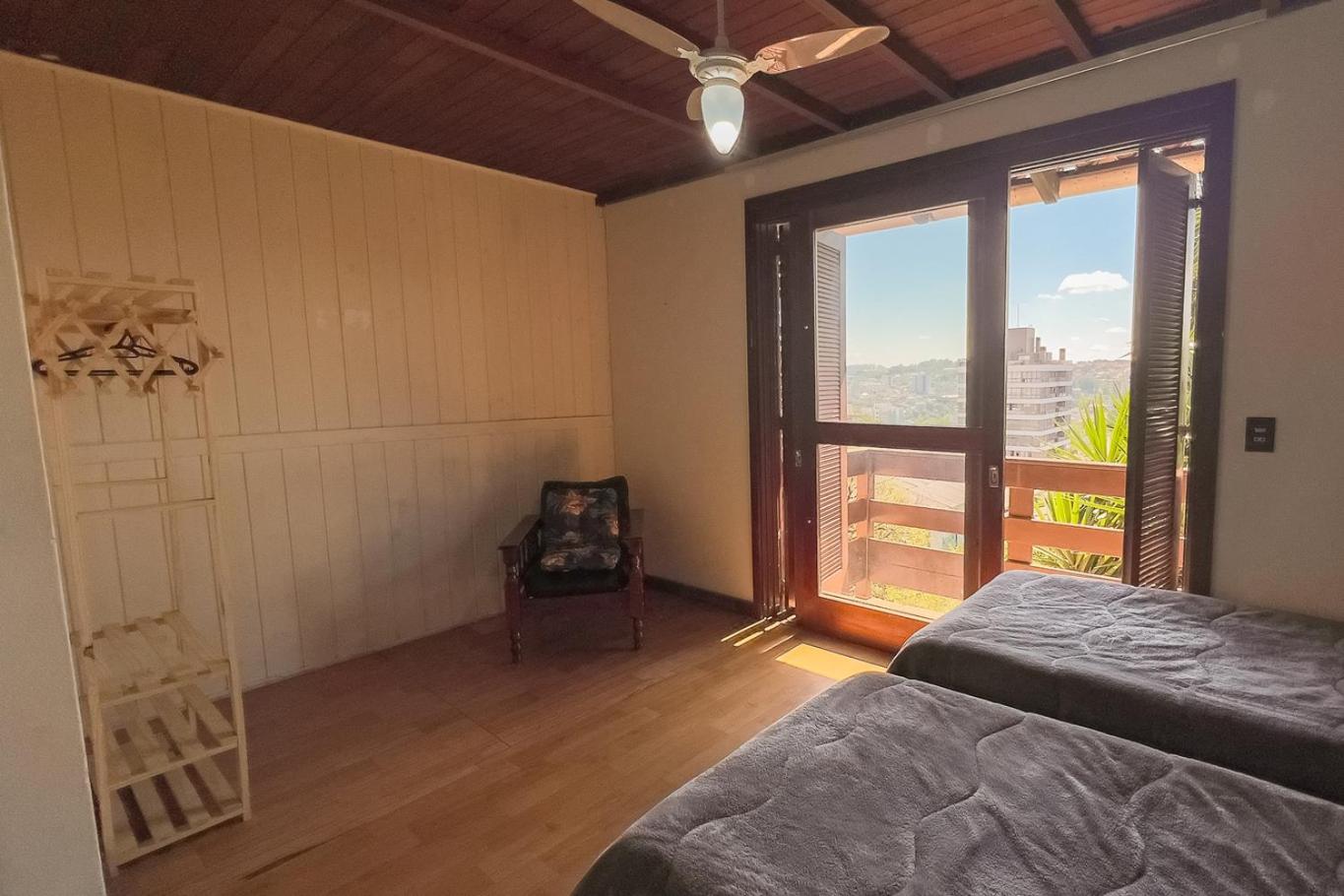 Casa com Vista, Lareira e Churrasqueira na Serra