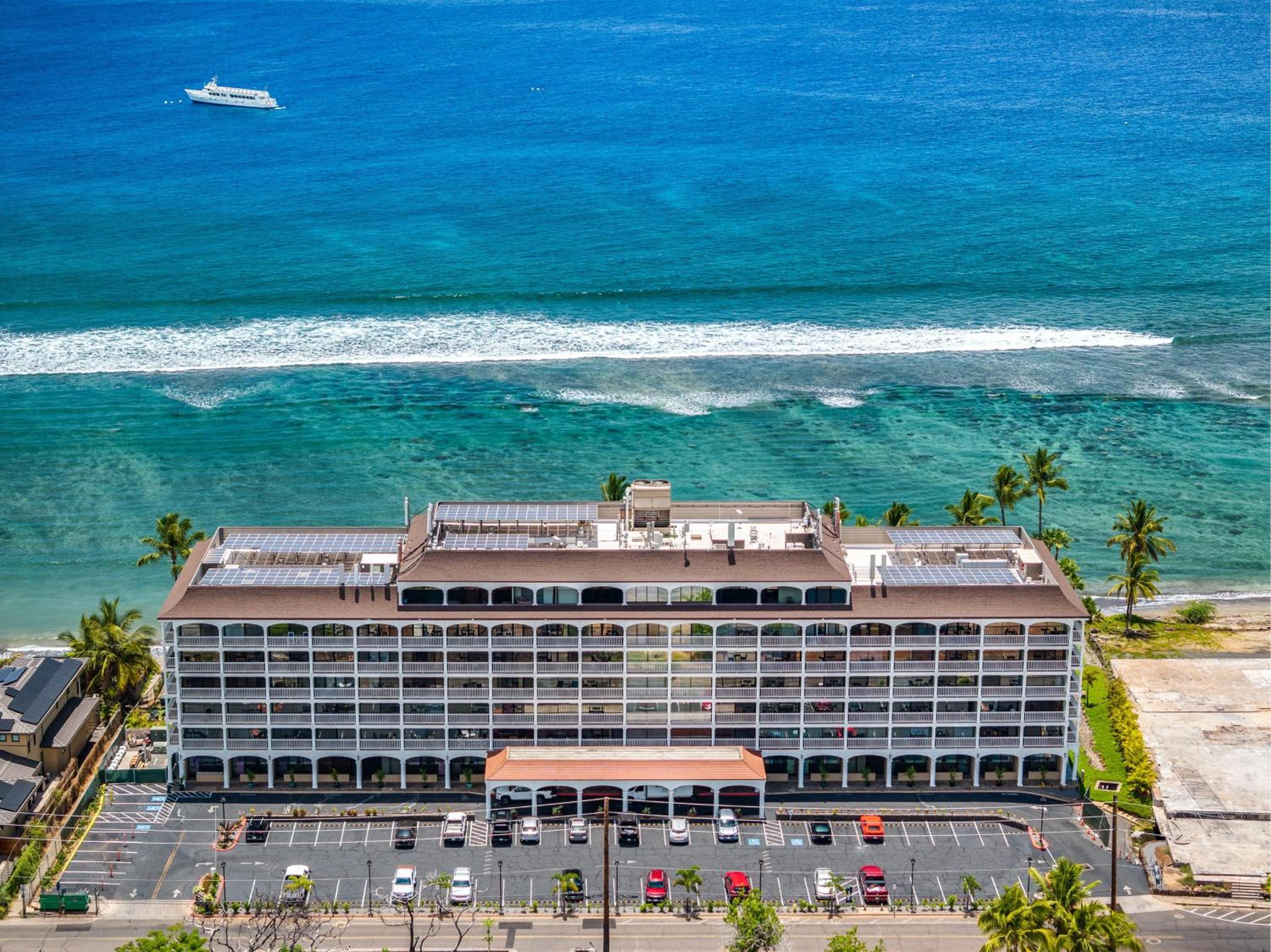 Lahaina Shores 607 · LS 607 Beachfront Remodeled Studio Stunnin