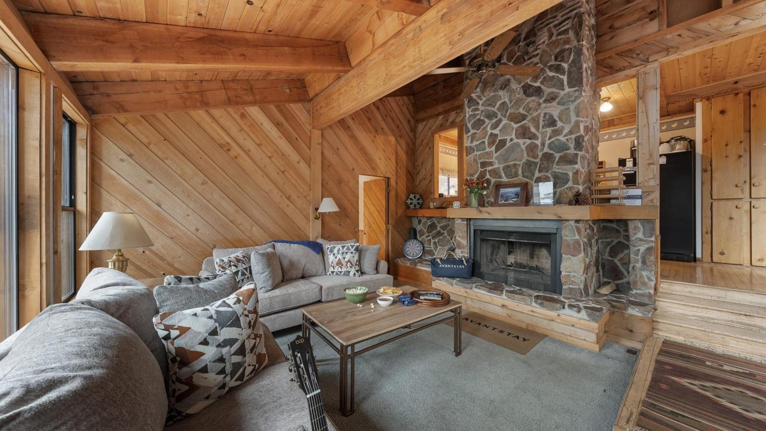 Cozy Donner Lake Cabin w Kayaks Forest Views Fireplace Quick Ski Resort Access Donner Lake Refuge by AvantStay