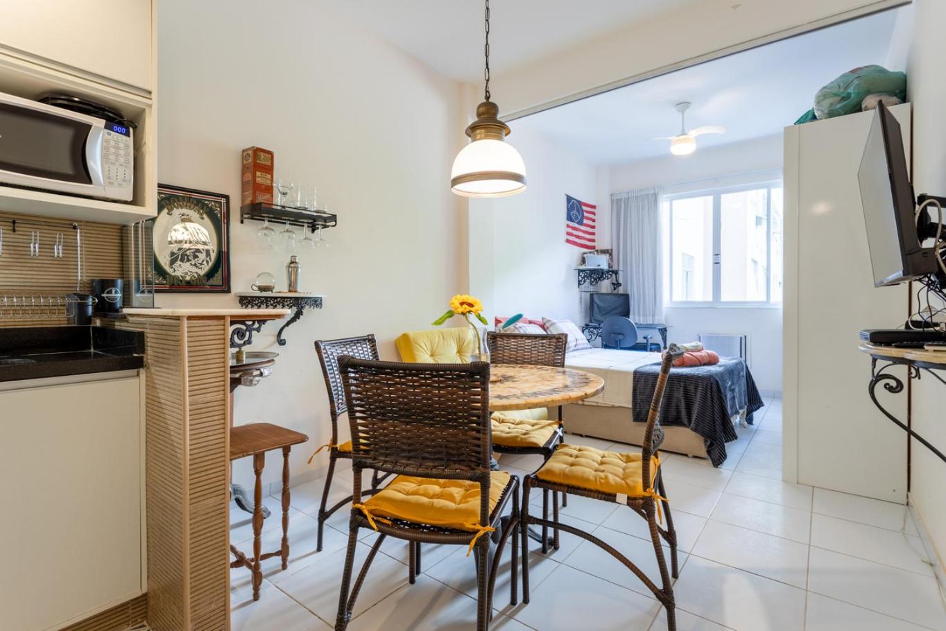 Loft com Ar Condicionado e Wi-fi a 140m da Praia