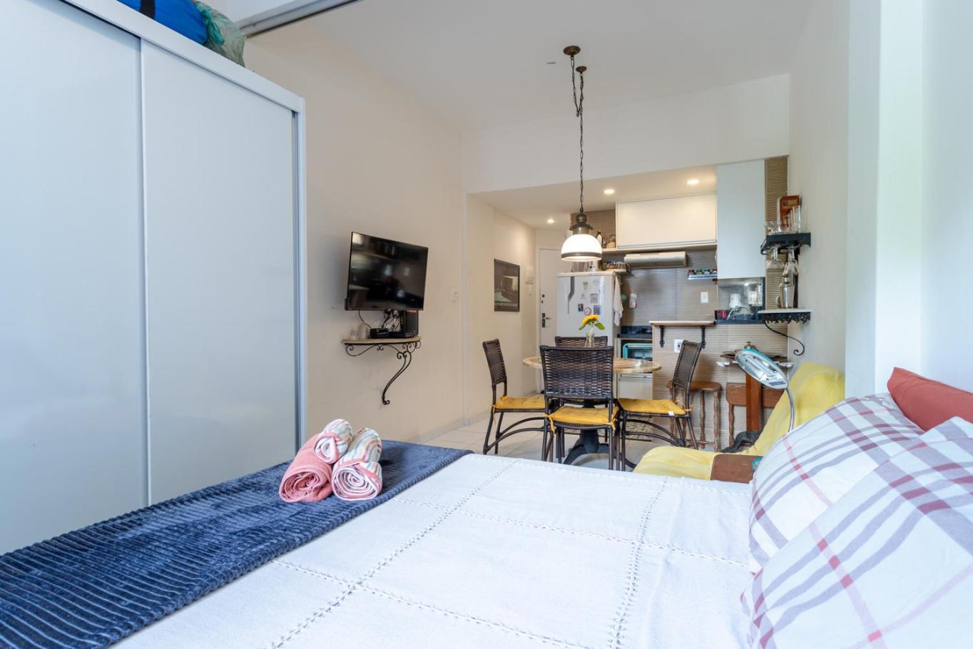 Loft com Ar Condicionado e Wi-fi a 140m da Praia