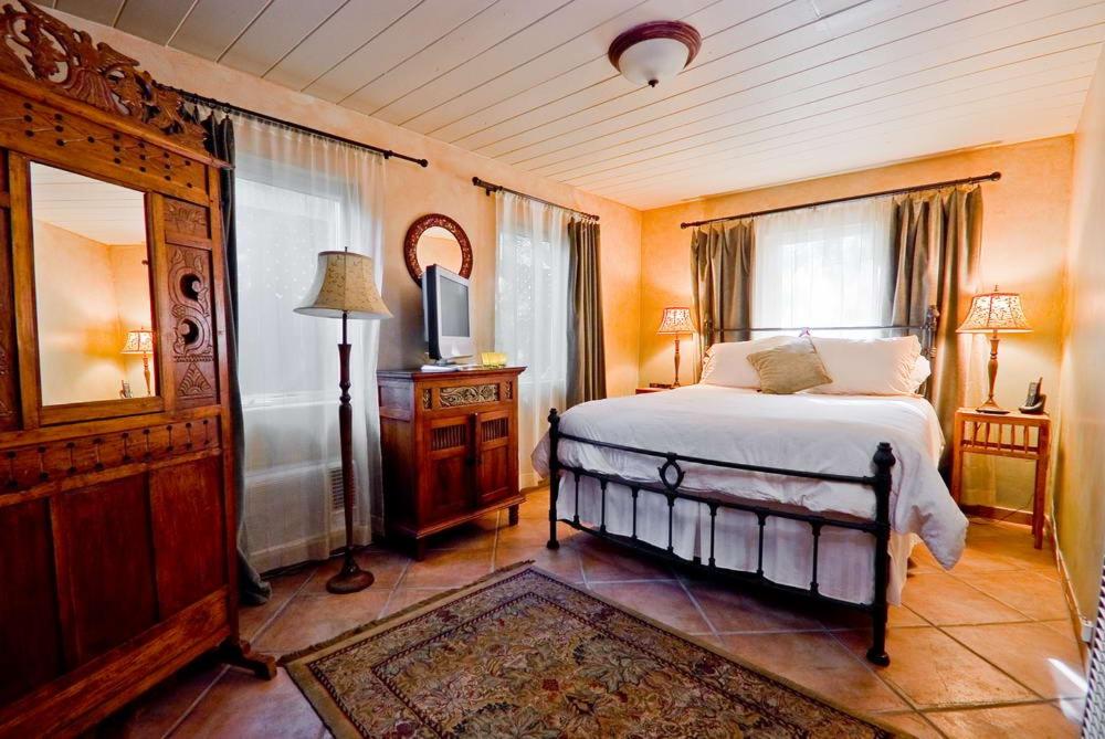 Ojai Vacations - The Emerald Iguana Inn - Property Image 13
