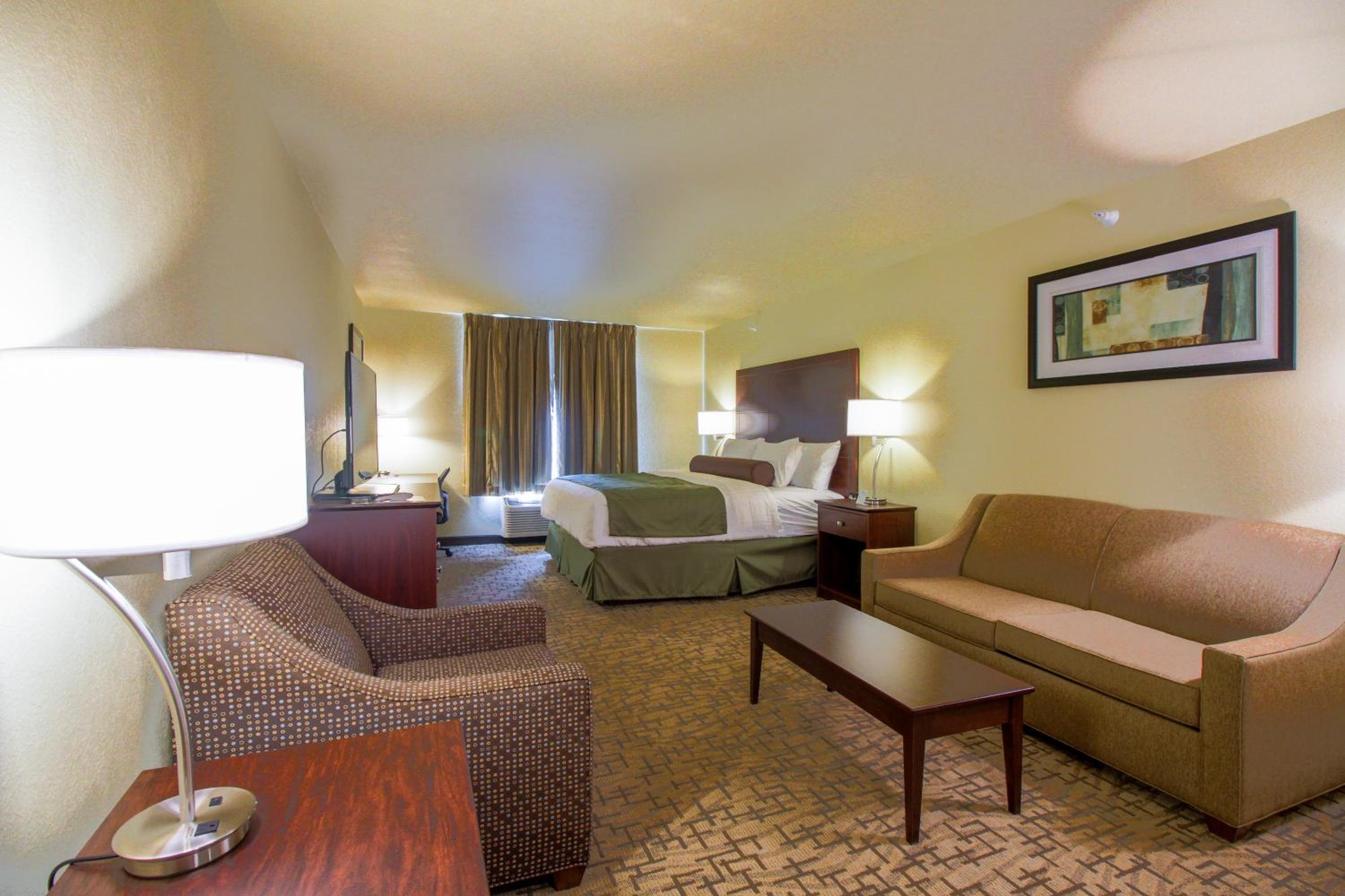 Cobblestone Hotel & Suites - Devils Lake