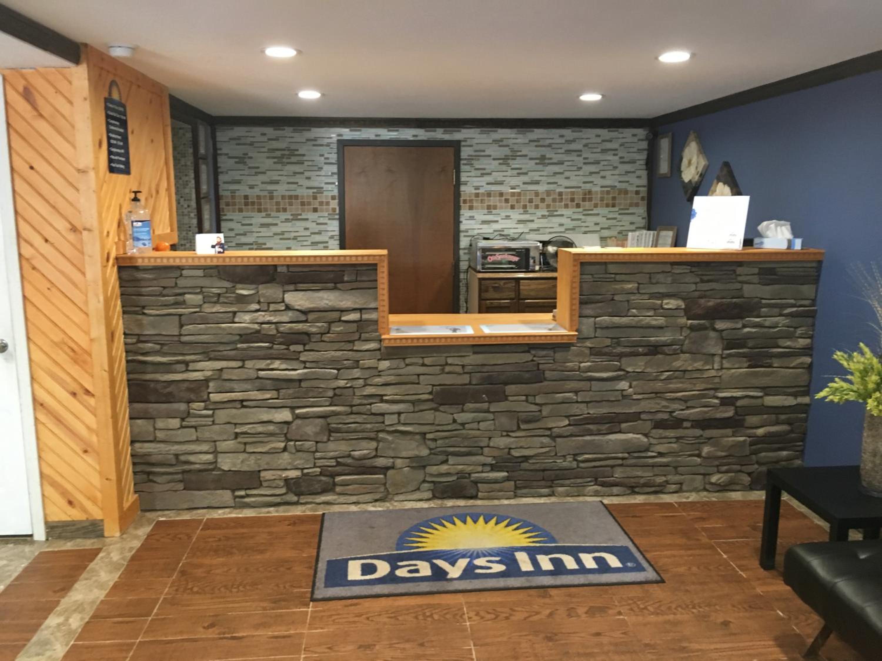 Clemson Vacations - Days Inn by Wyndham Lavonia - Property Image 2