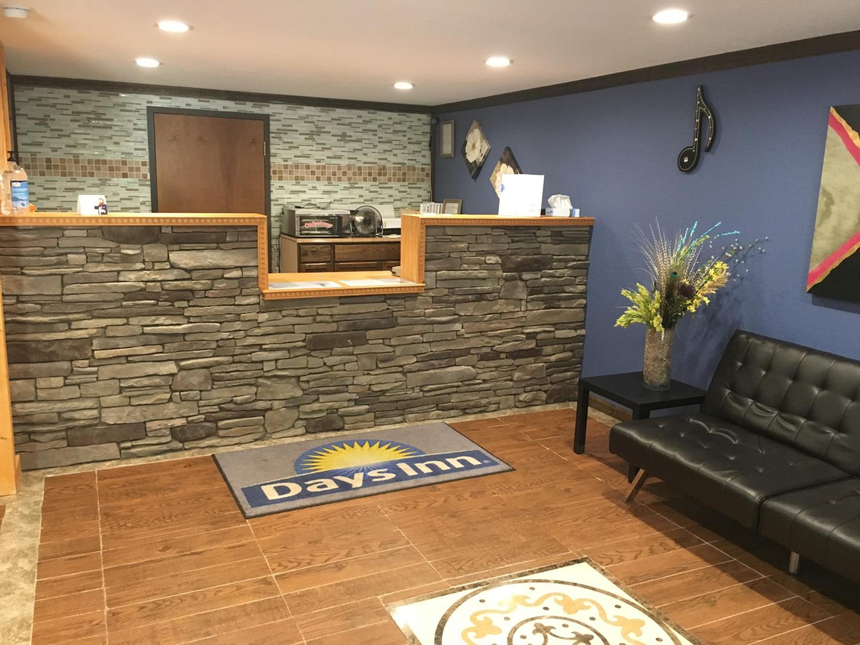 Clemson Vacations - Days Inn by Wyndham Lavonia - Property Image 4
