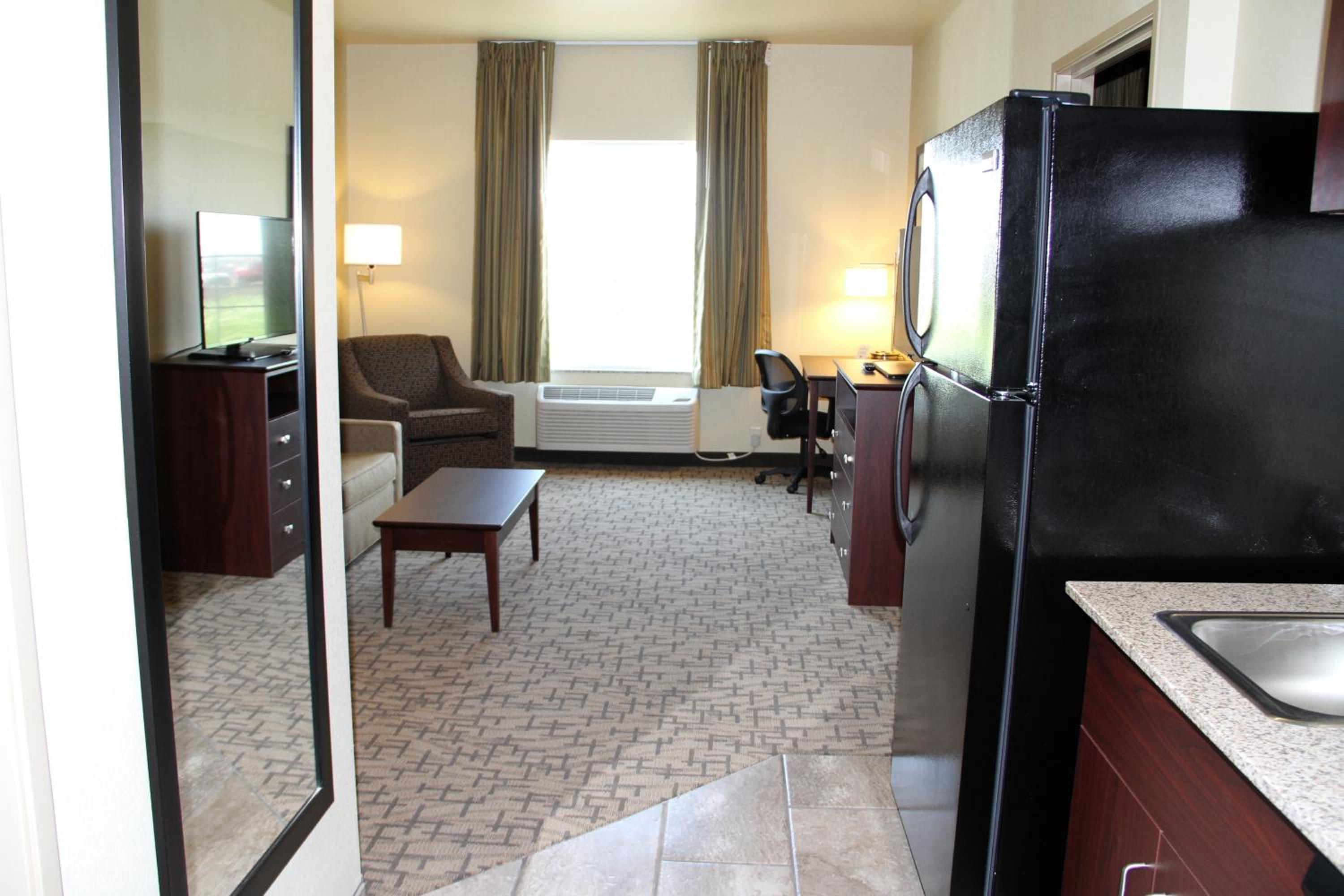 Cobblestone Hotel & Suites - Devils Lake