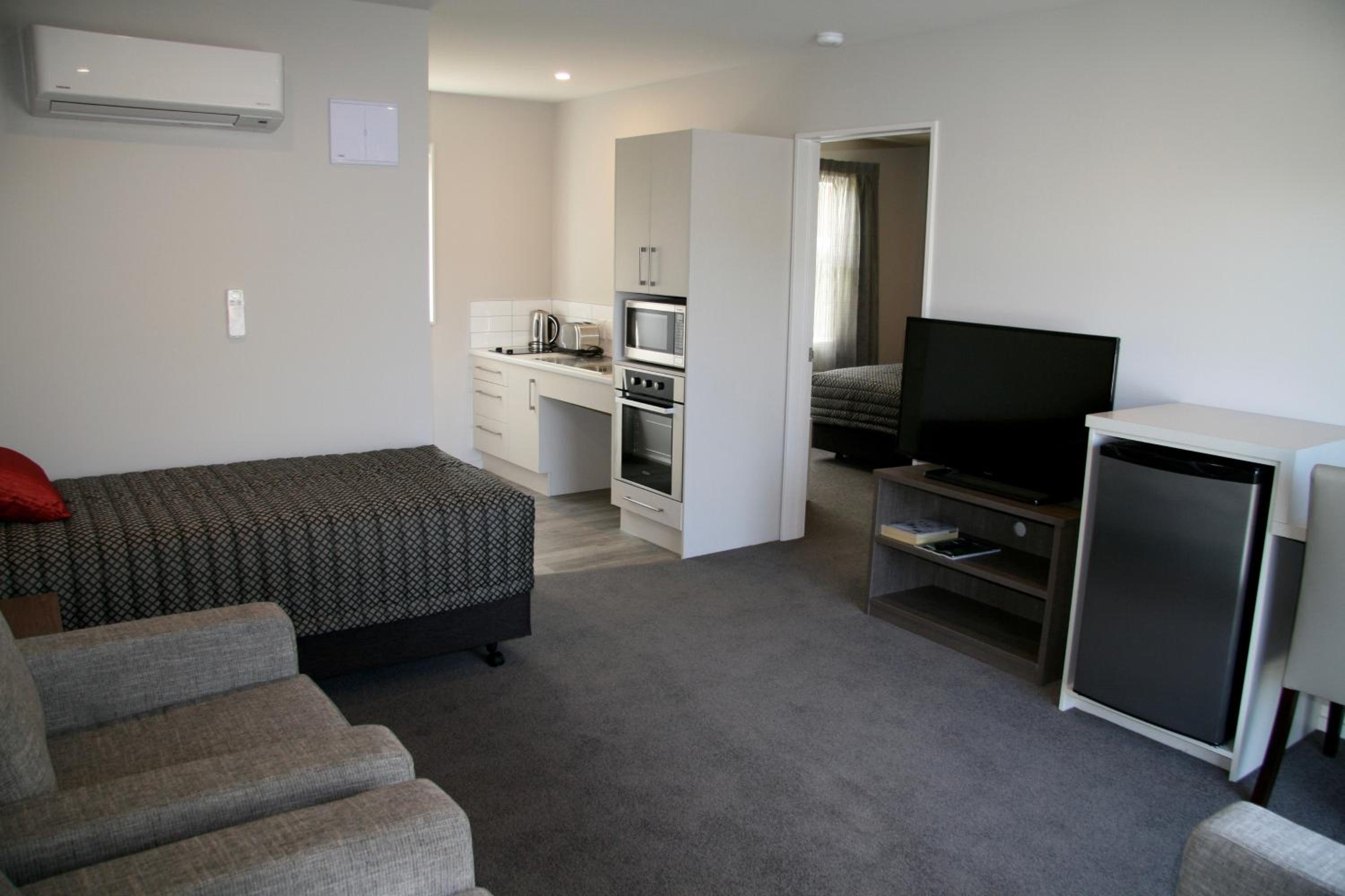 Oxford Village Motels