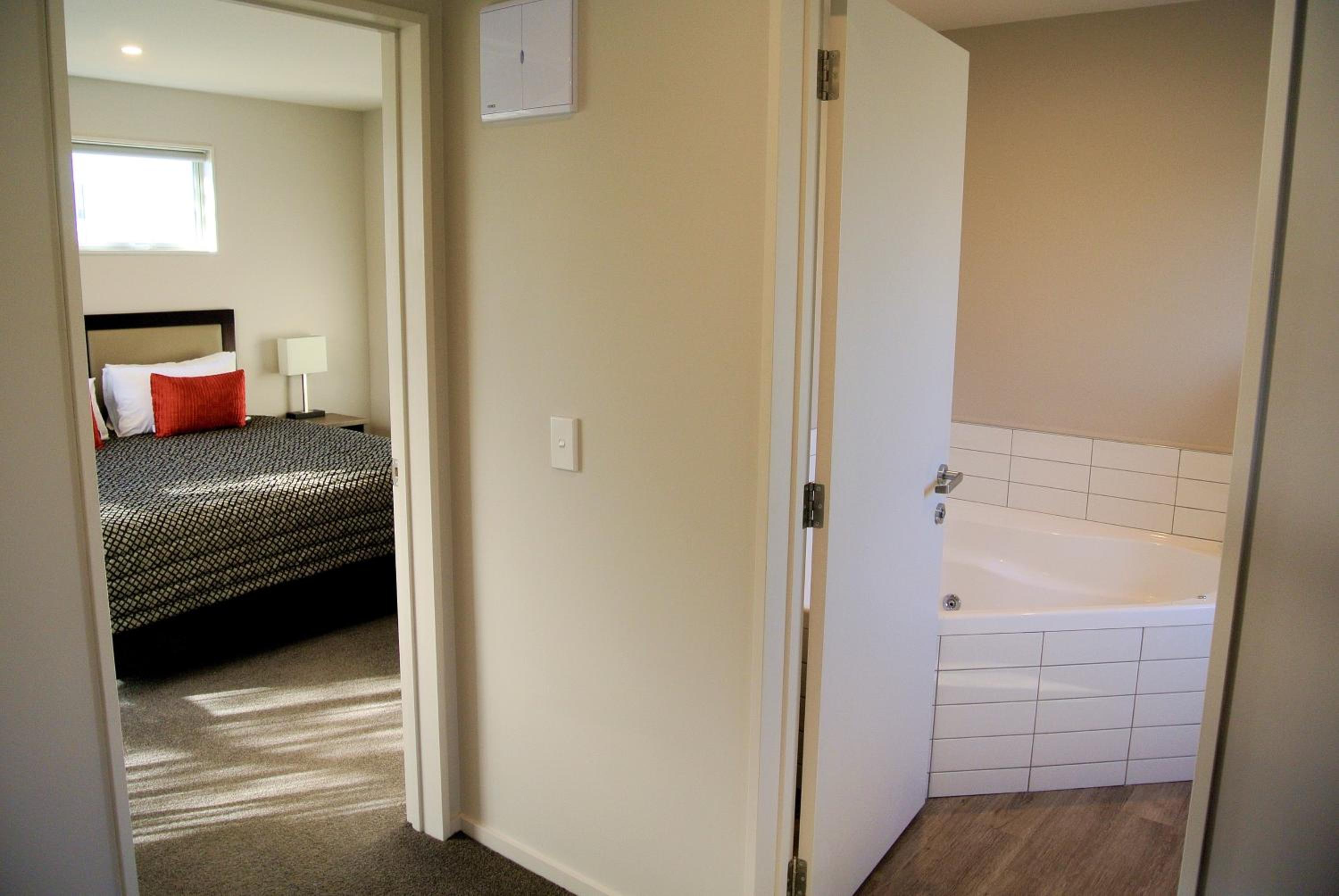 Oxford Village Motels