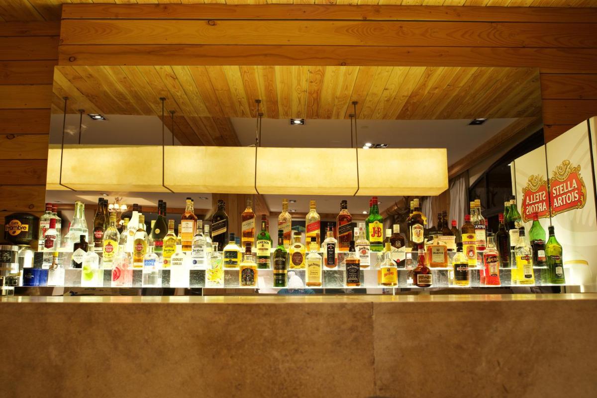 bar