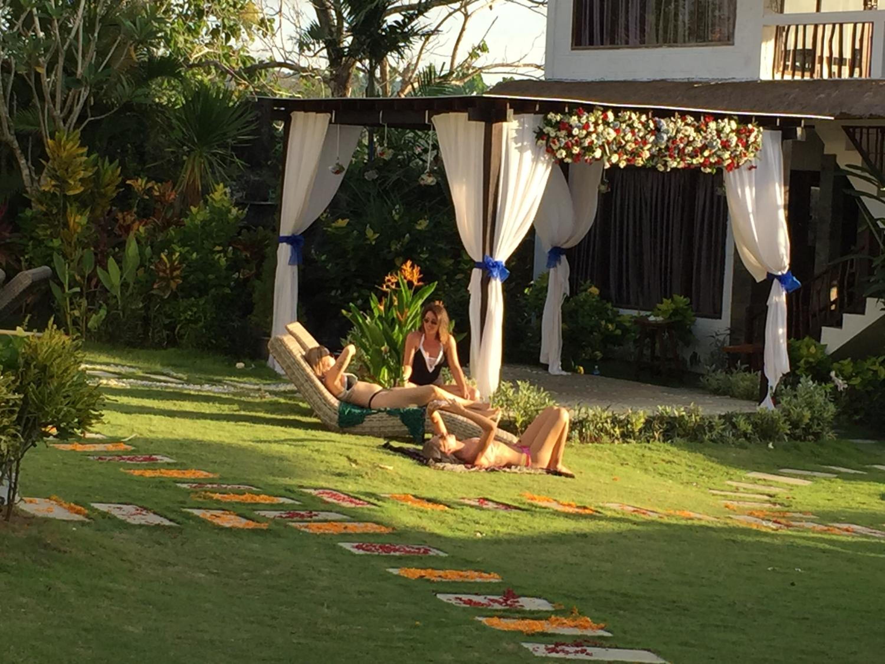 Hill Dance Bali American Hotel