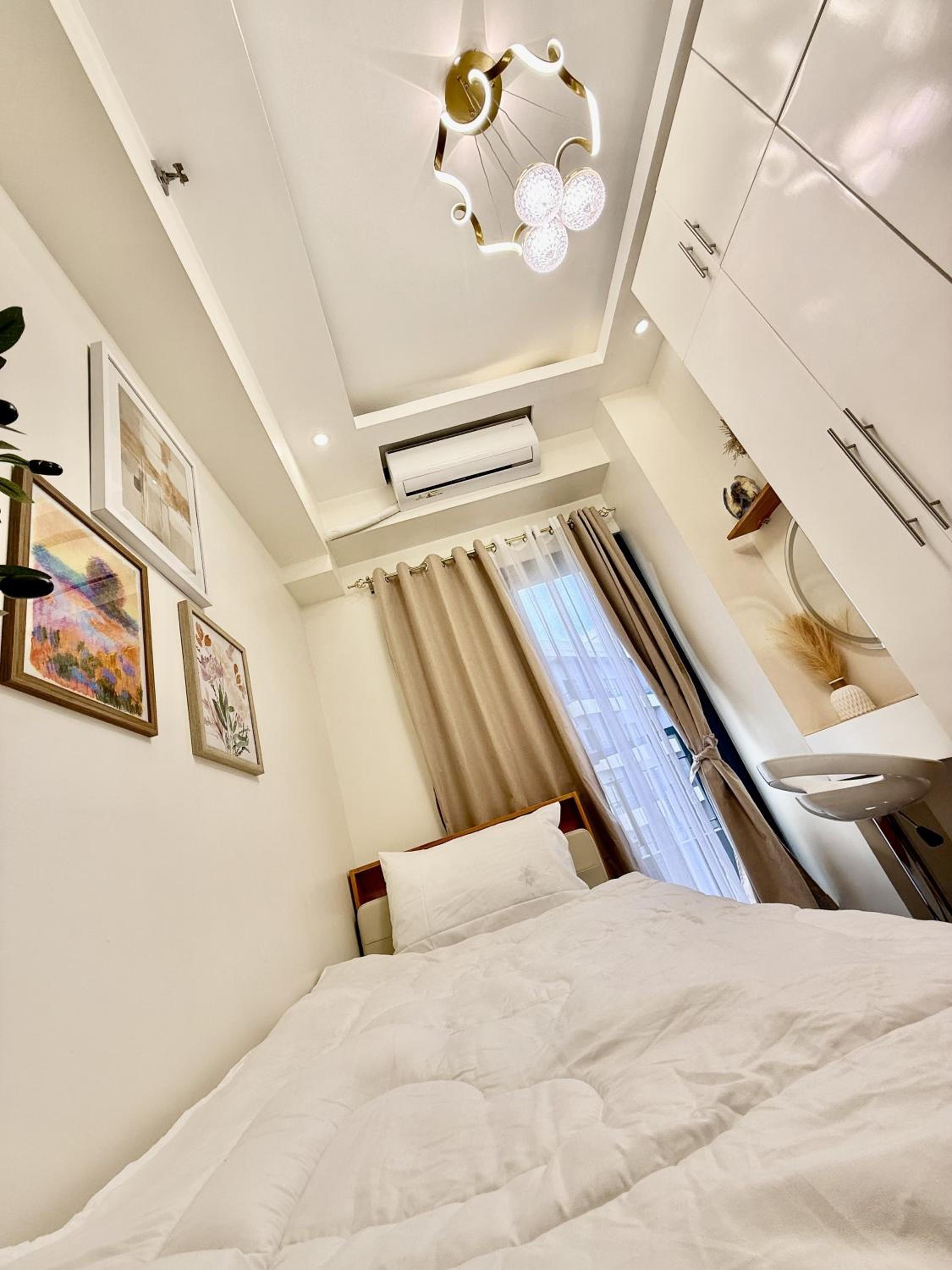 Cozy and Comfy Retreat with Balcony