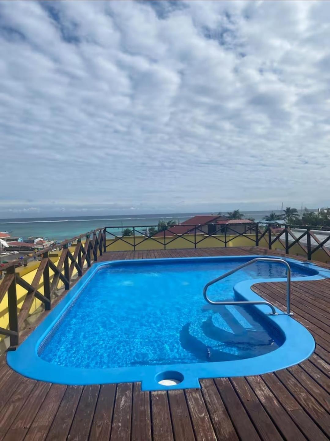 Paradise suites and residence with pool and balcony