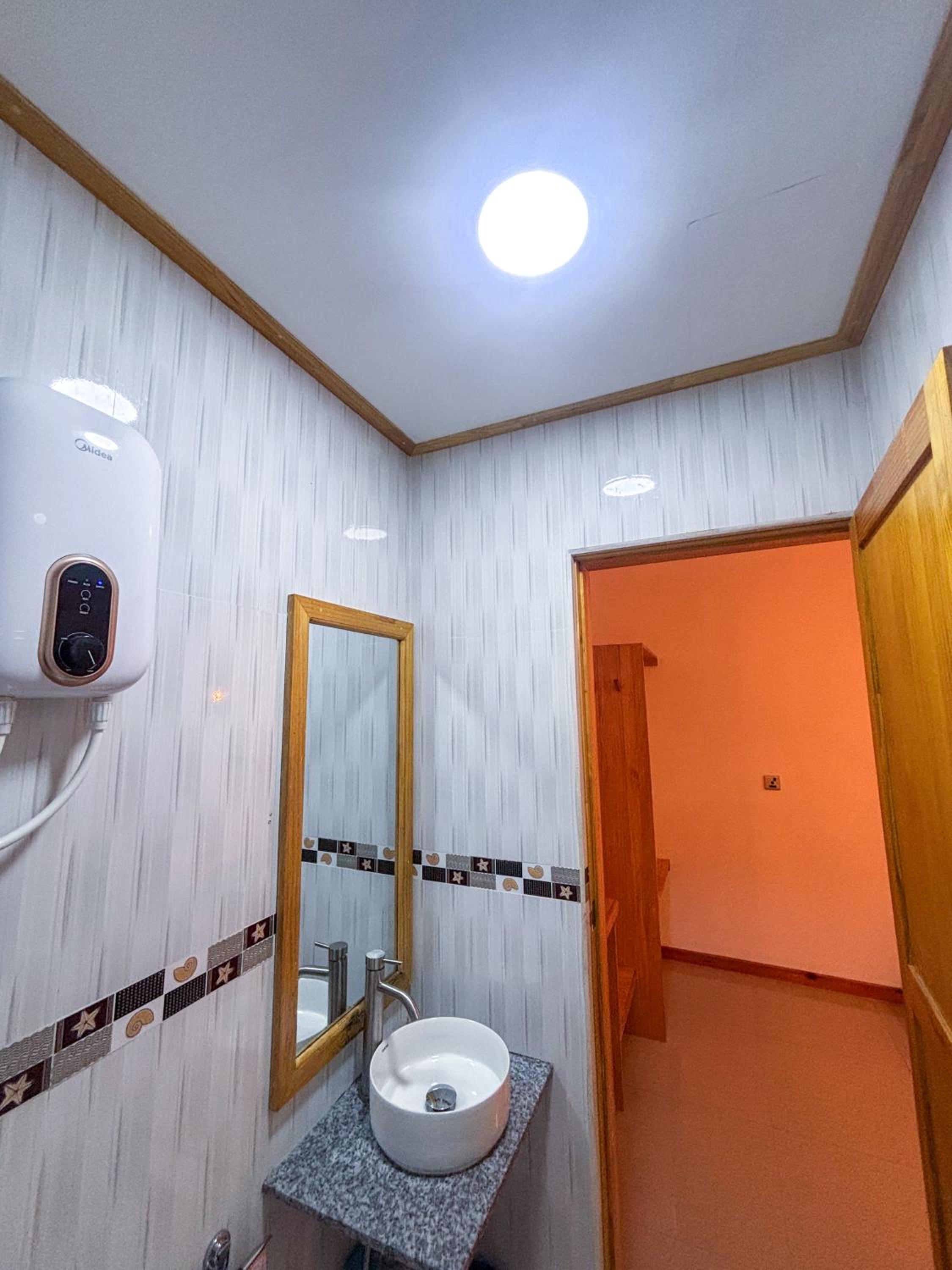 Eco Palm Mathiveri - Guest House with Complimentary Shared Kitchen & Laundry