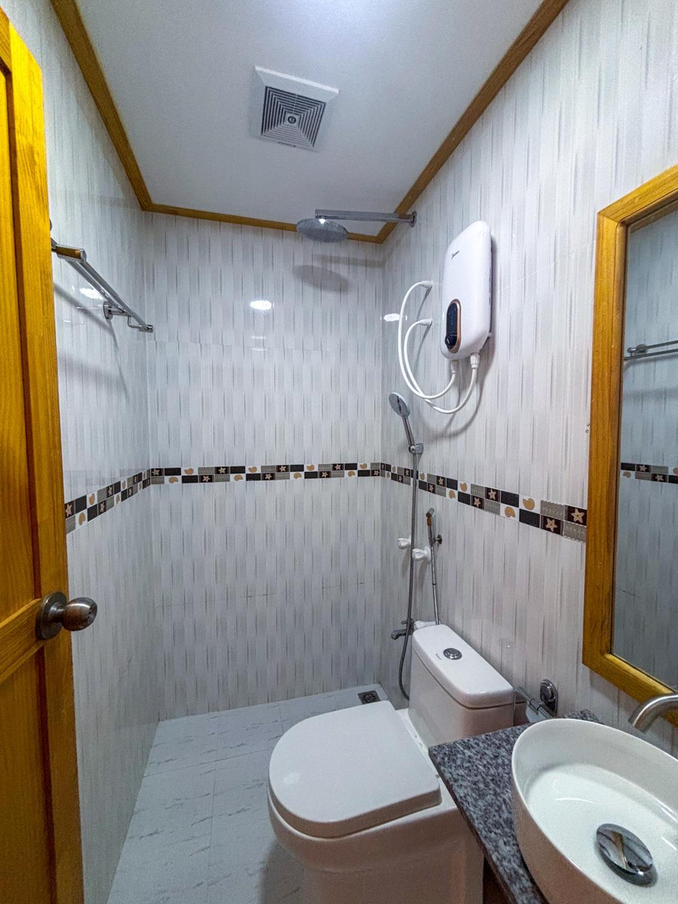 Eco Palm Mathiveri - Guest House with Complimentary Shared Kitchen & Laundry