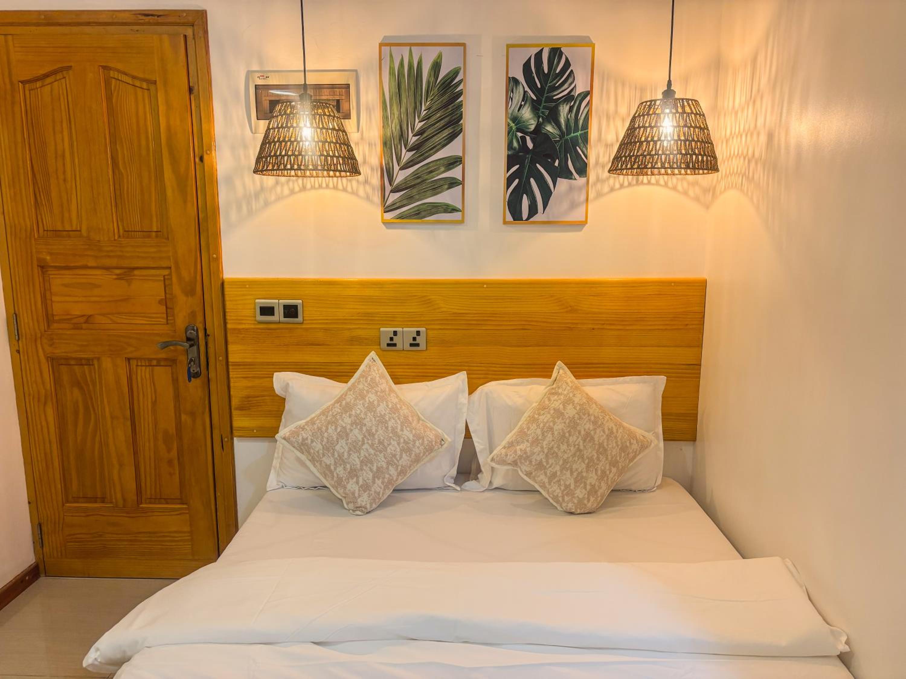 Eco Palm Mathiveri - Guest House with Complimentary Shared Kitchen & Laundry