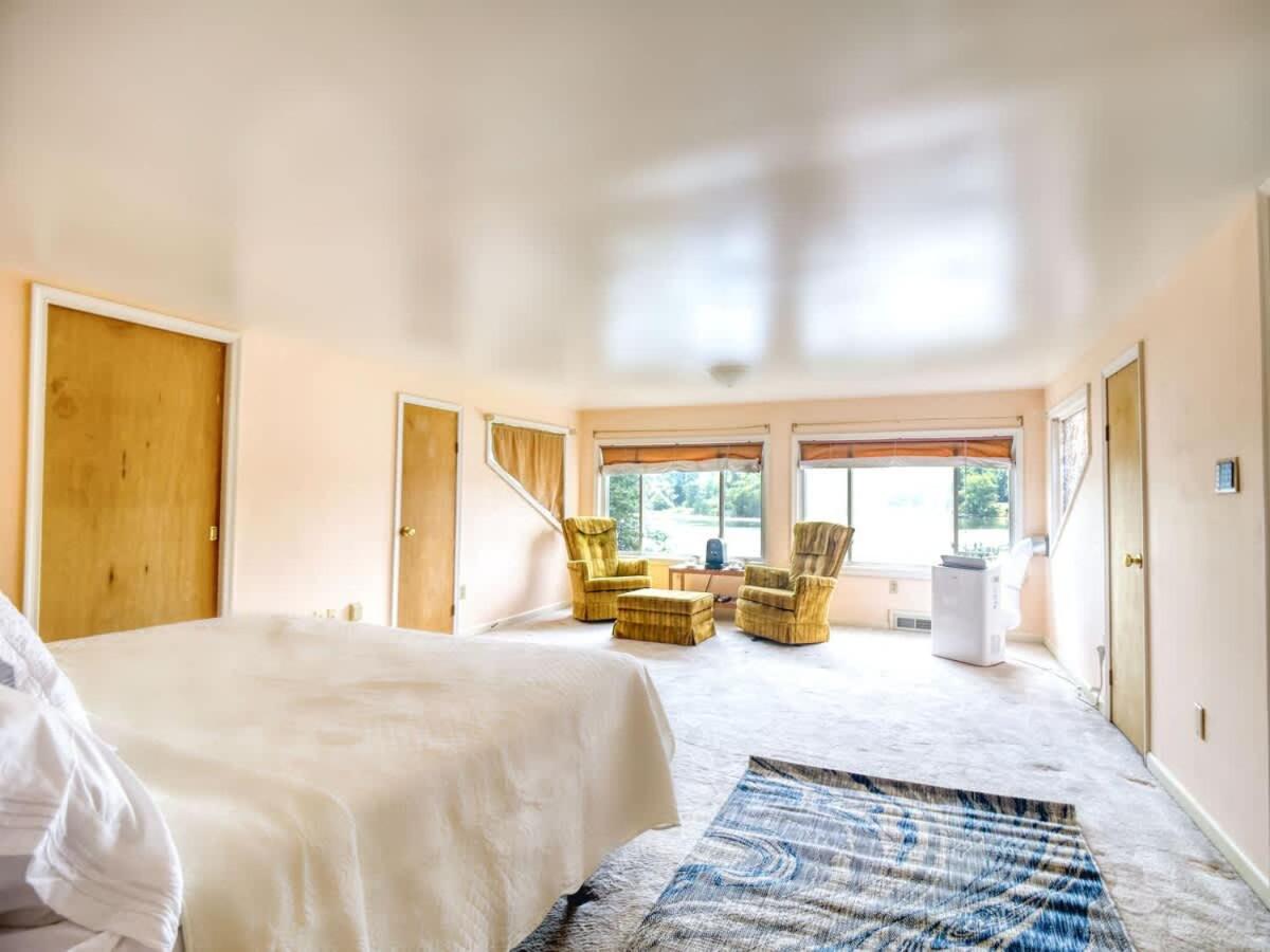 Boho Waterfront Getaway 5 Bedroom Retreat