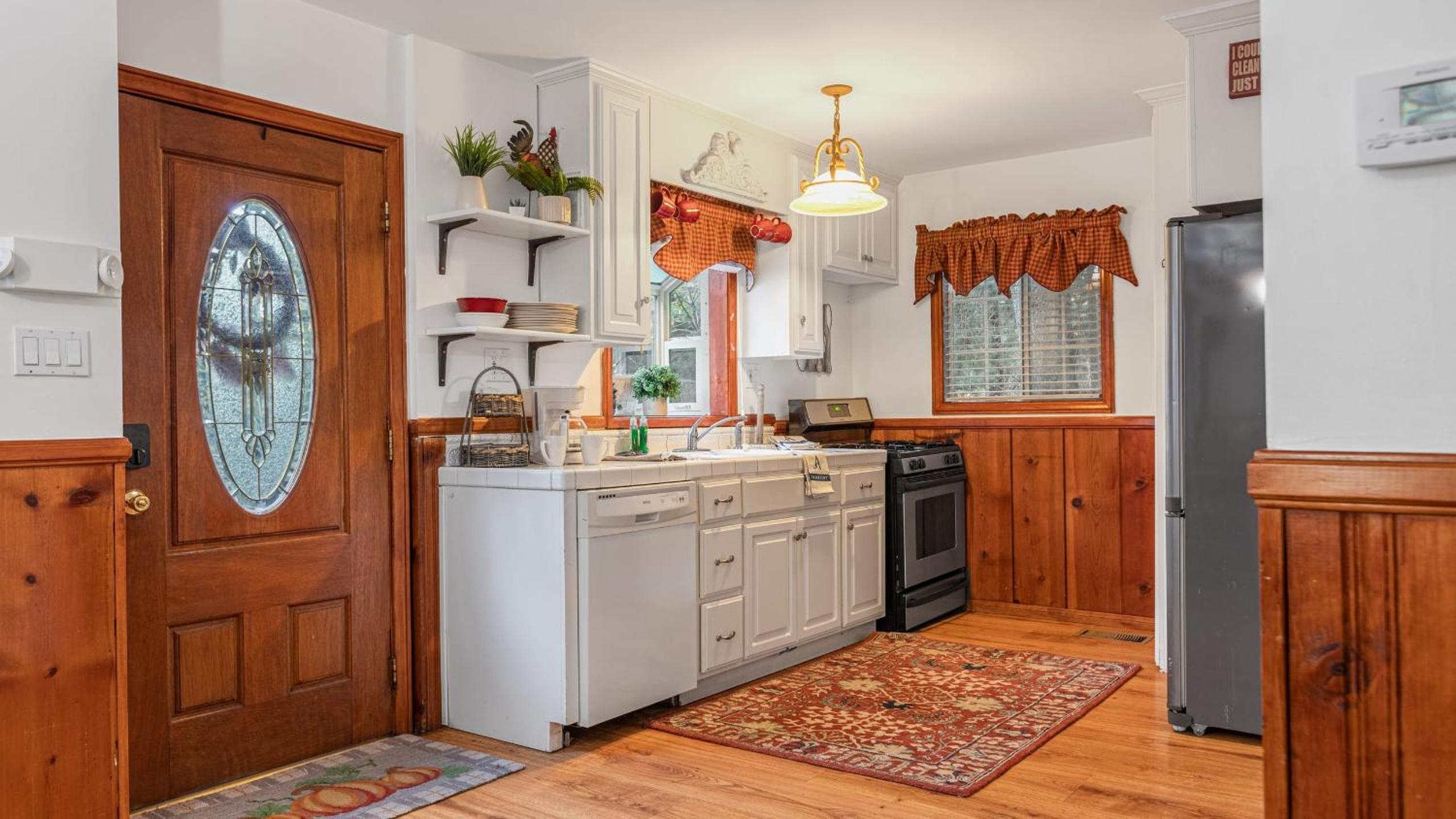 Minutes to Lake Arrowhead Village Cozy Secluded Cedar Cove by AvantStay