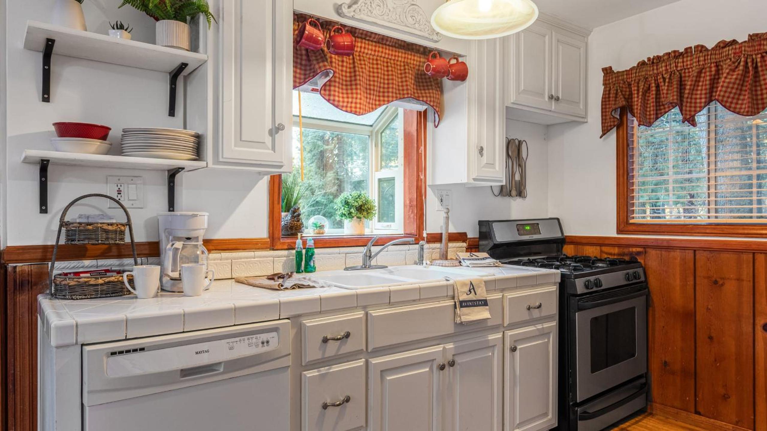 Minutes to Lake Arrowhead Village Cozy Secluded Cedar Cove by AvantStay