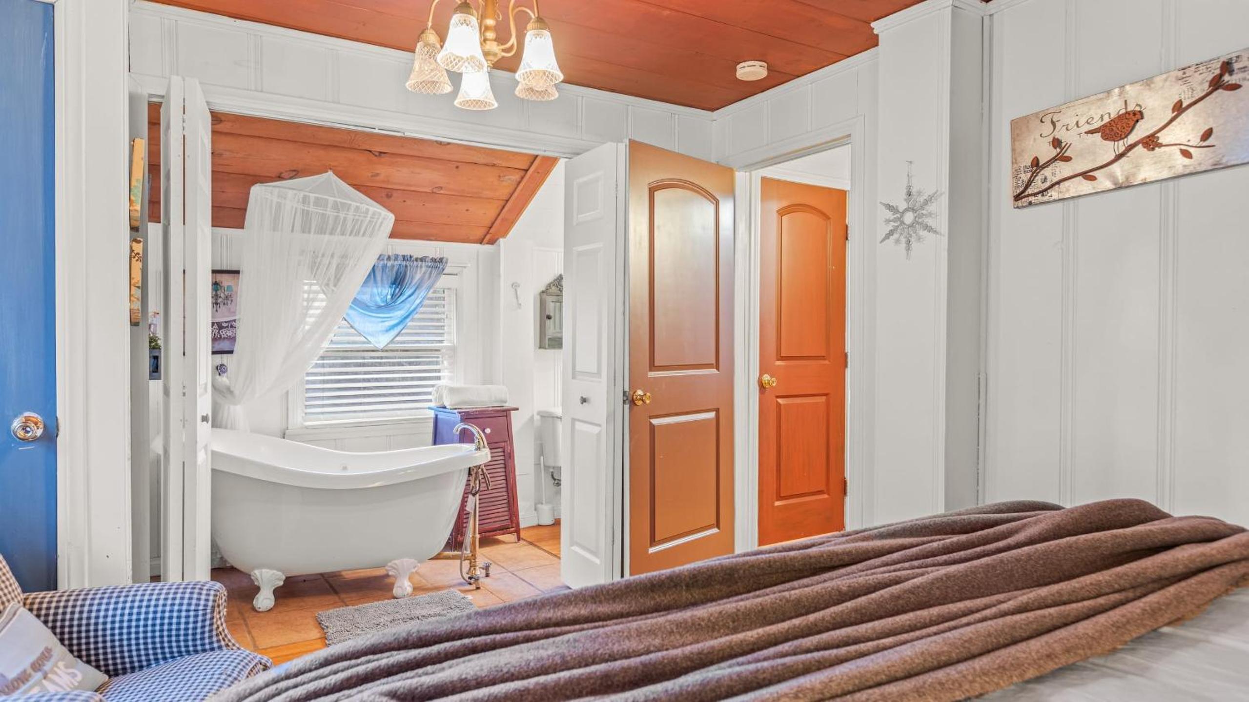 Minutes to Lake Arrowhead Village Cozy Secluded Cedar Cove by AvantStay