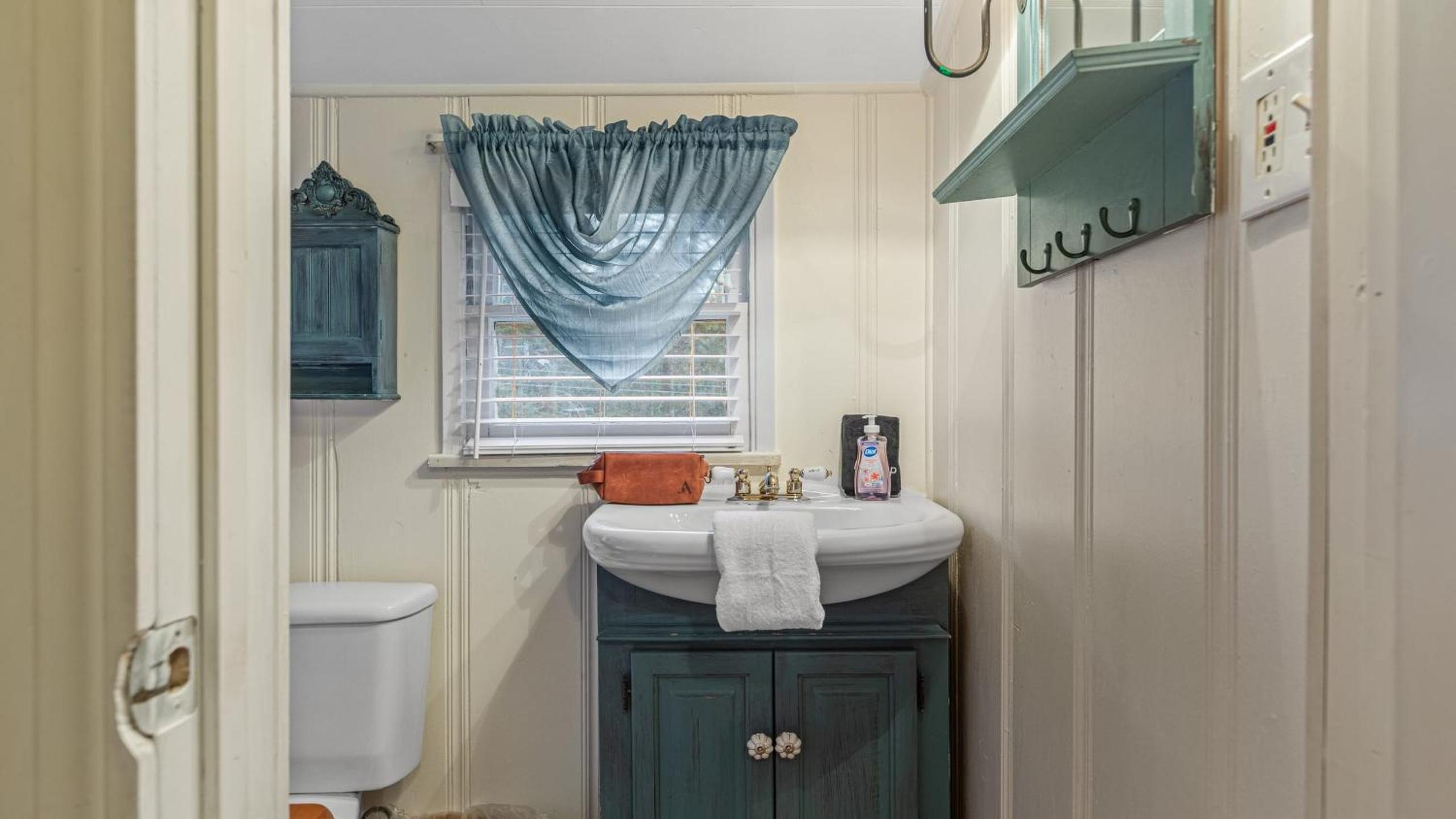 Minutes to Lake Arrowhead Village Cozy Secluded Cedar Cove by AvantStay