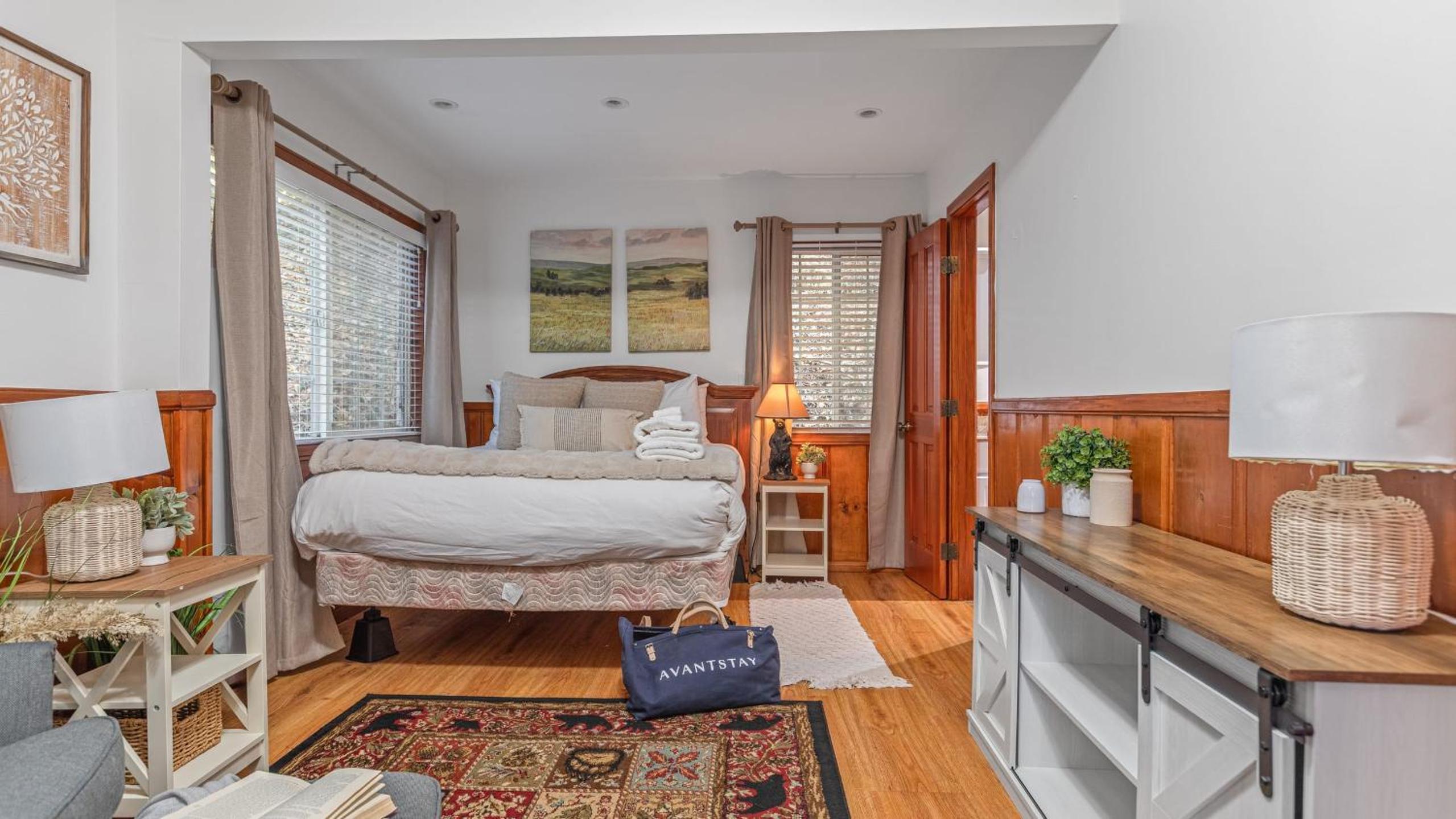 Minutes to Lake Arrowhead Village Cozy Secluded Cedar Cove by AvantStay