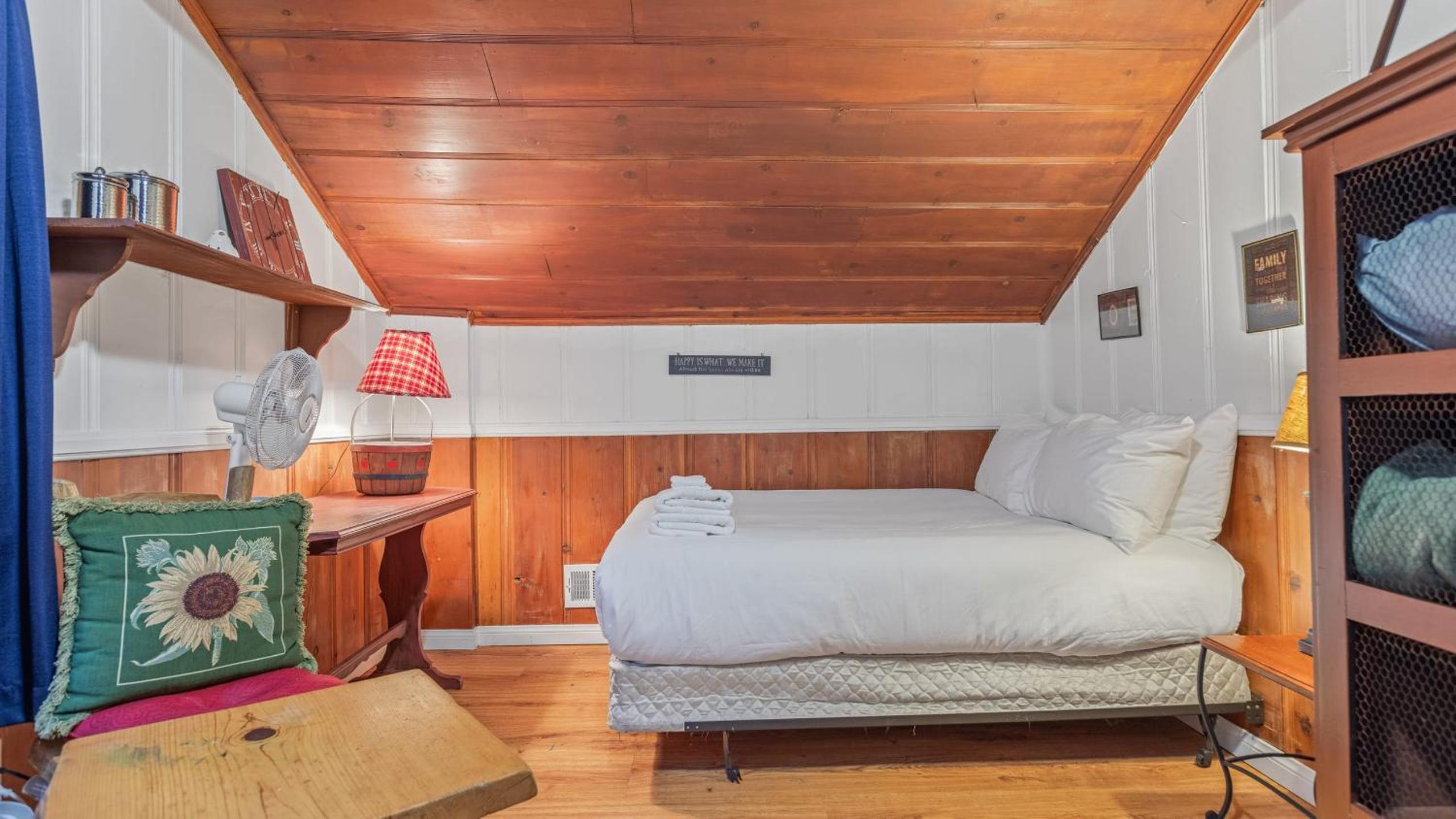 Minutes to Lake Arrowhead Village Cozy Secluded Cedar Cove by AvantStay