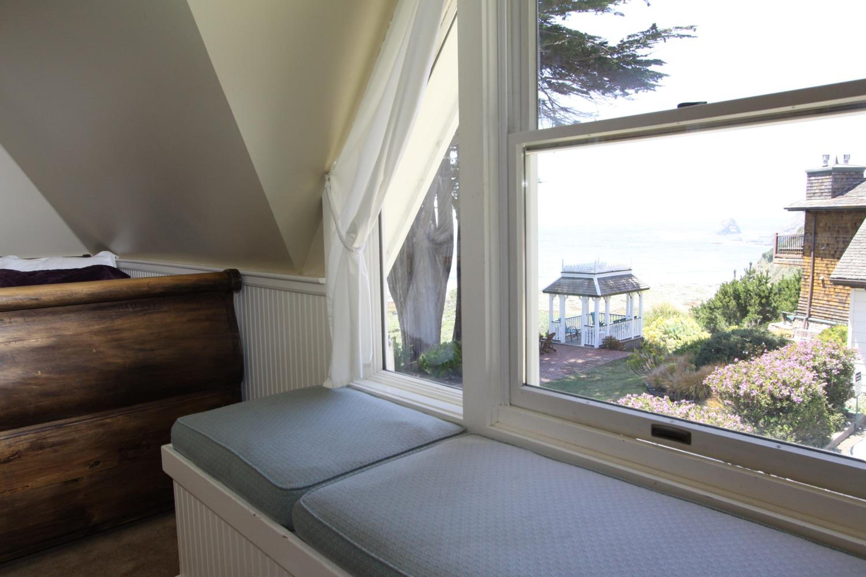 Elk Cove Inn & Spa view 5