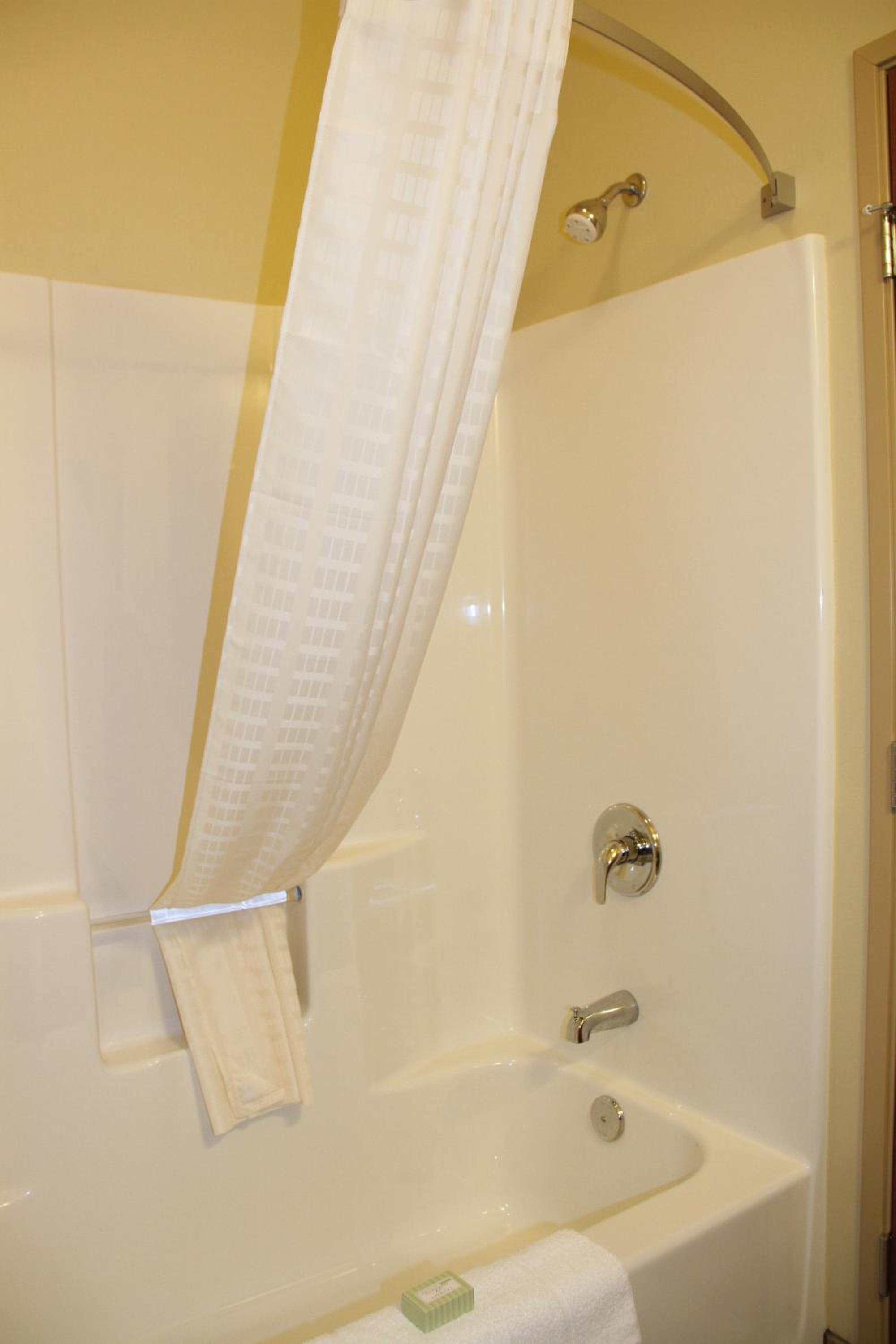 Cobblestone Hotel & Suites - Devils Lake