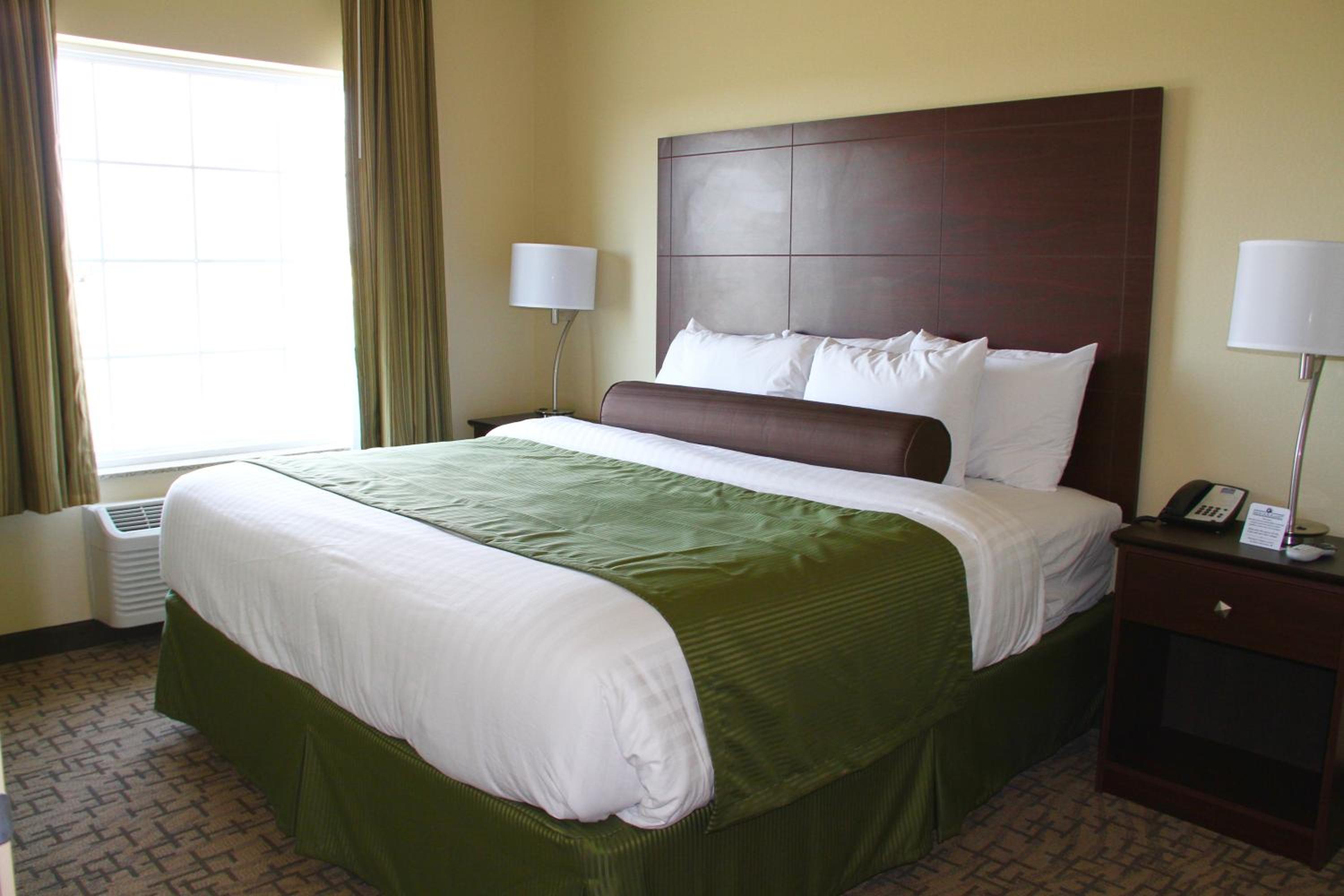 Cobblestone Hotel & Suites - Devils Lake