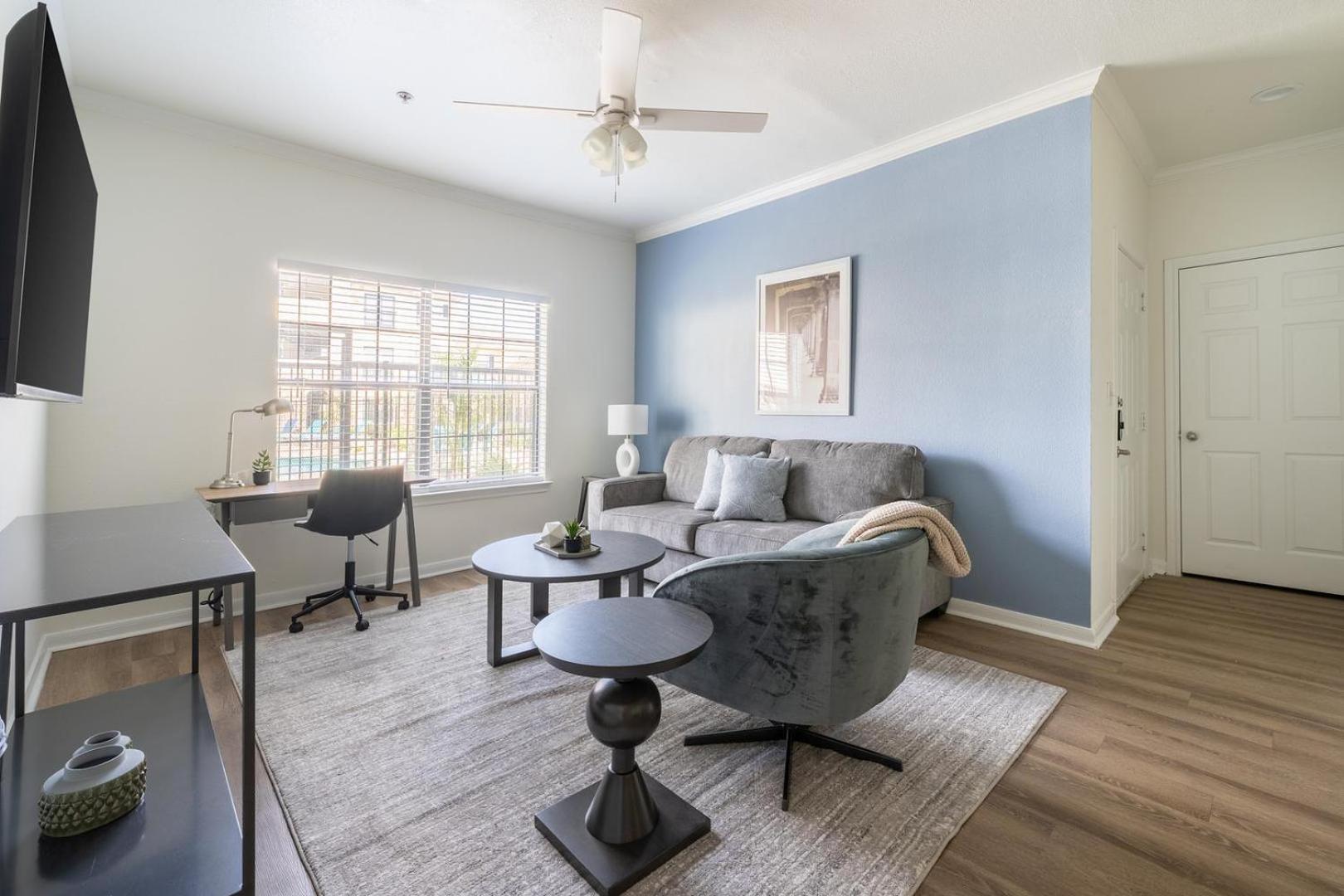 Landing Beautiful 2BD Gym
