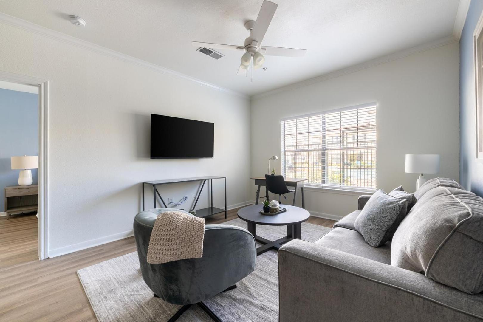 Landing Beautiful 2BD Gym