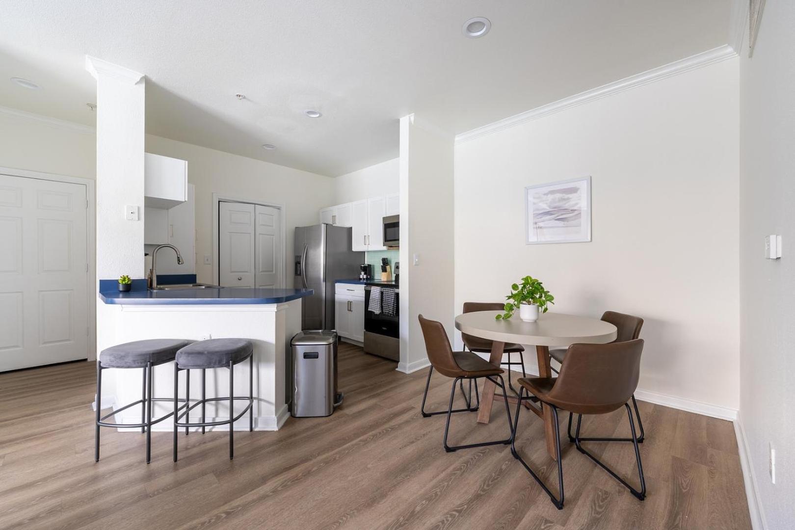 Landing Beautiful 2BD Gym