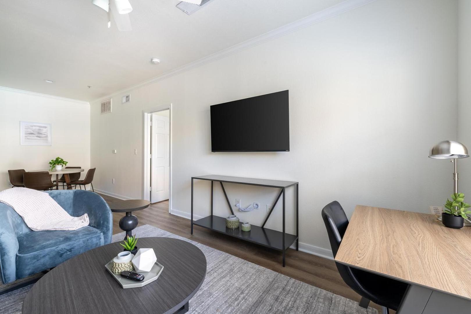 Landing Beautiful 2BD Gym
