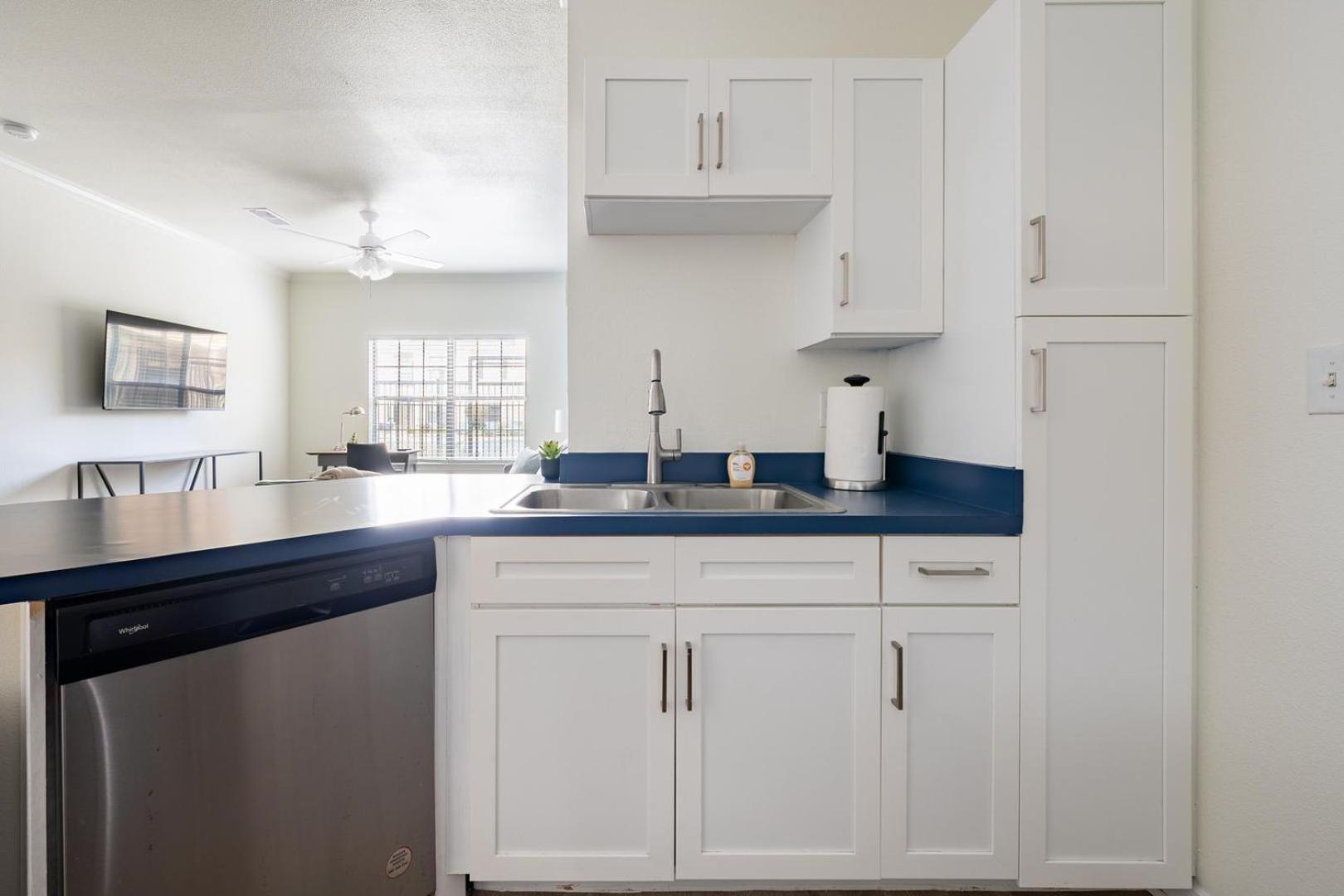 Landing Beautiful 2BD Gym
