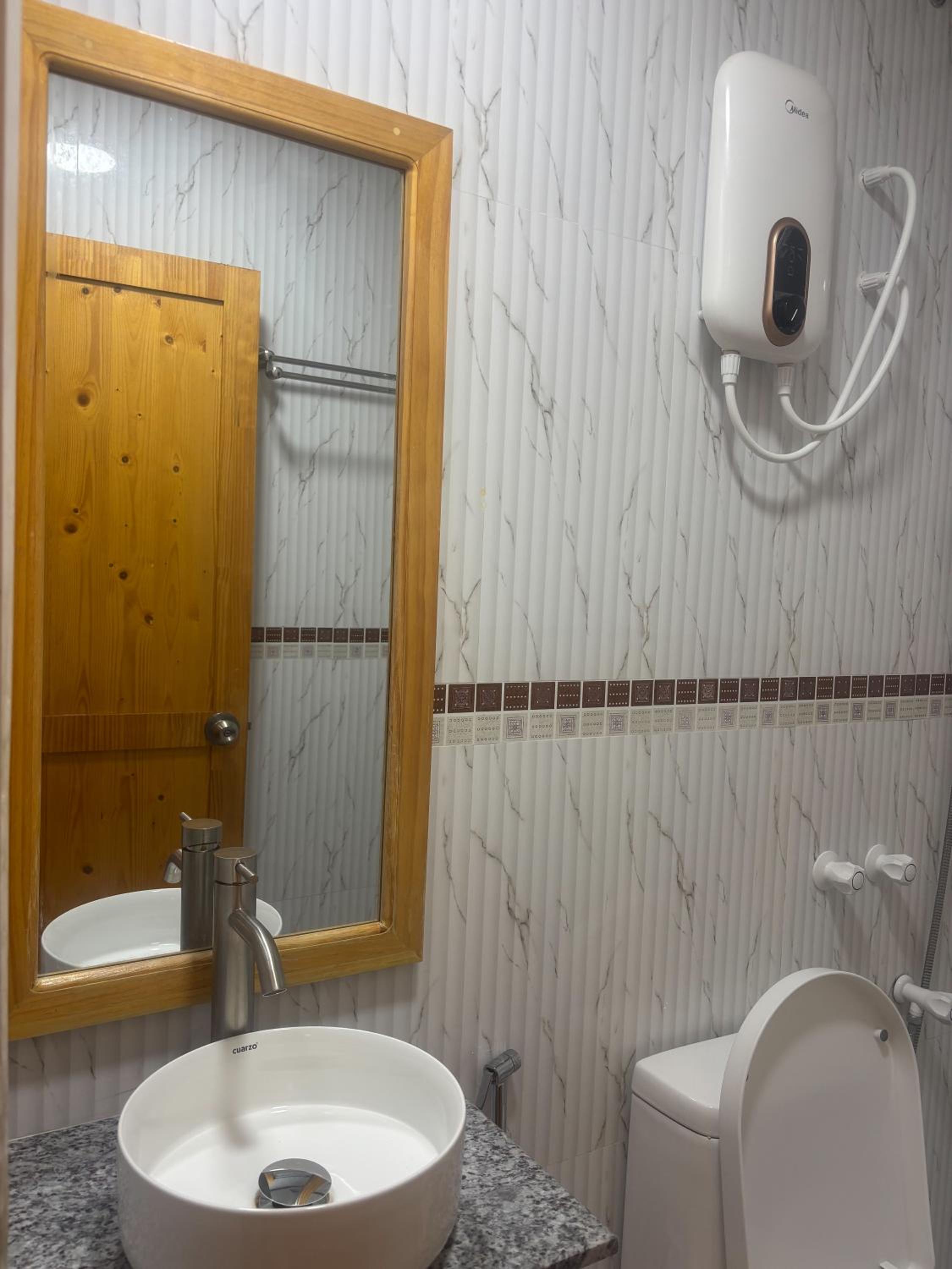 Eco Palm Mathiveri - Guest House with Complimentary Shared Kitchen & Laundry