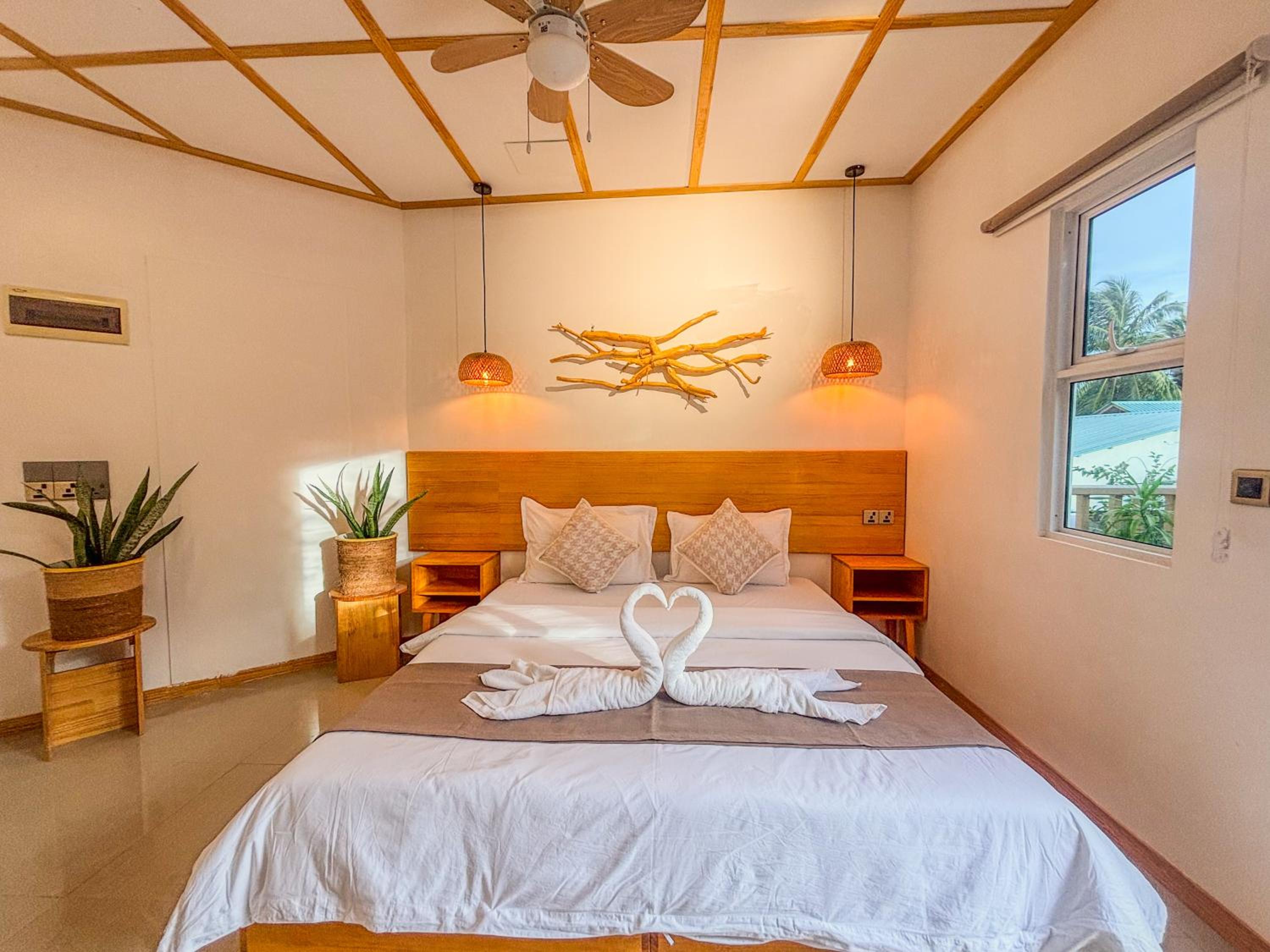 Eco Palm Mathiveri - Guest House with Complimentary Shared Kitchen & Laundry