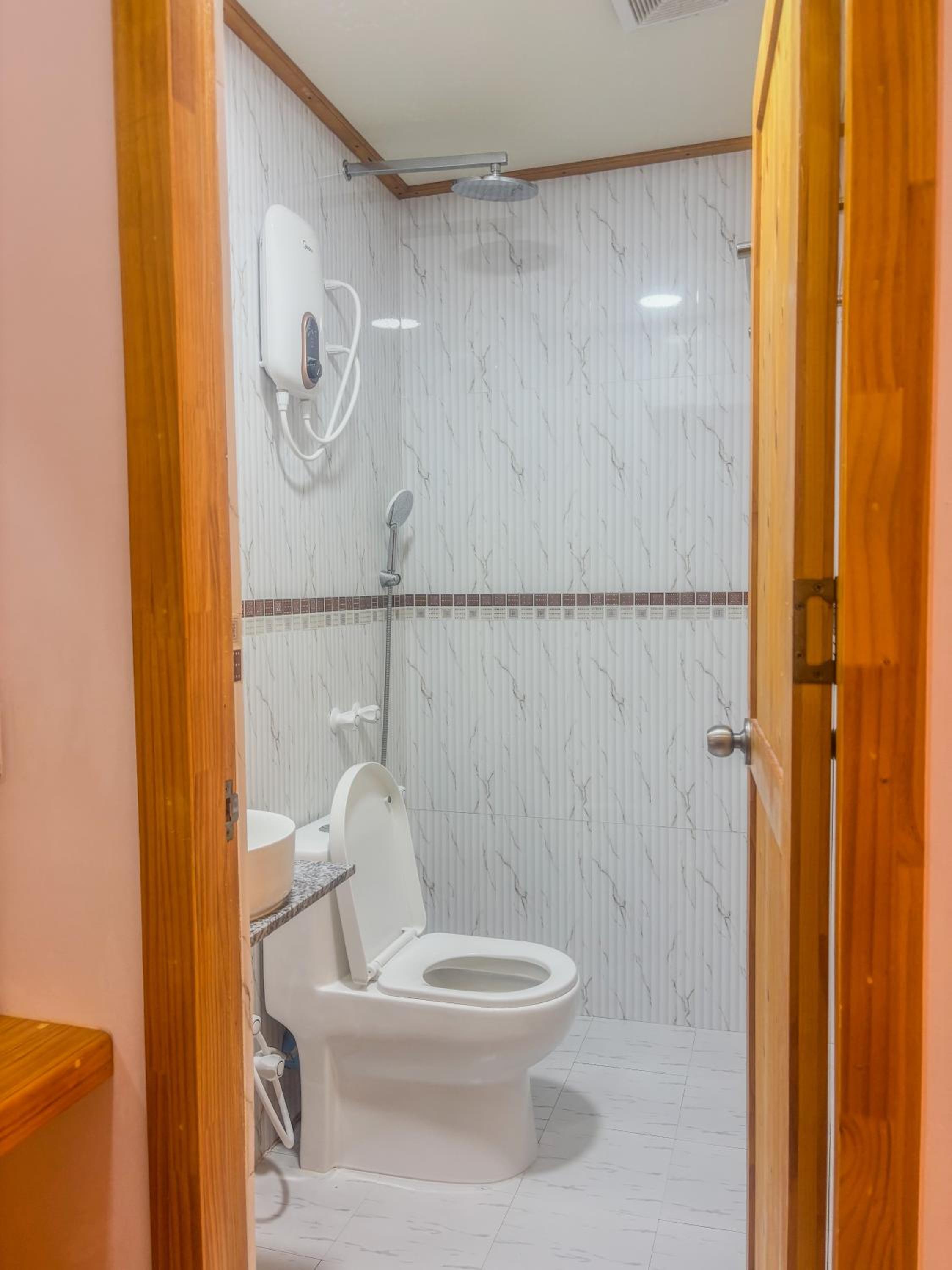 Eco Palm Mathiveri - Guest House with Complimentary Shared Kitchen & Laundry
