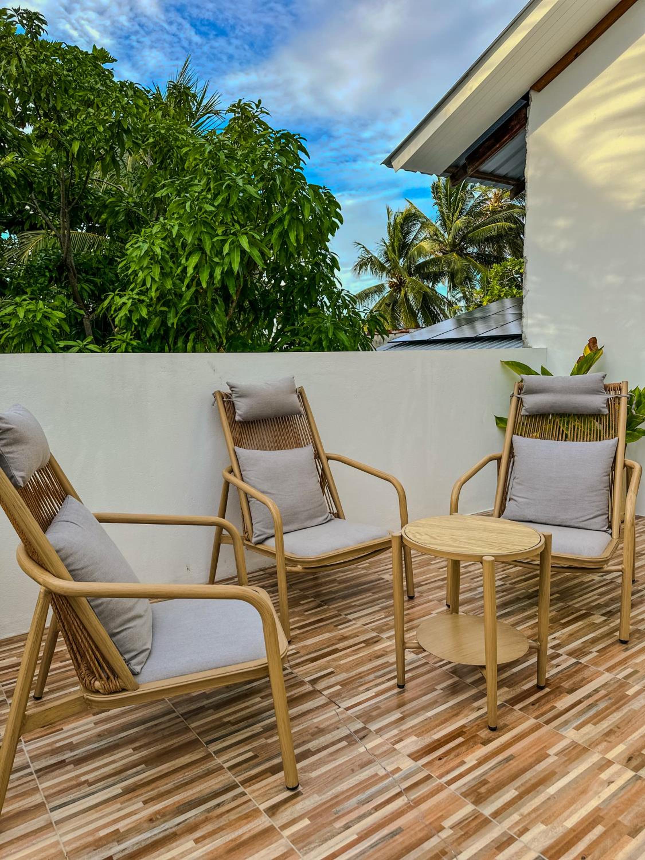 Eco Palm Mathiveri - Guest House with Complimentary Shared Kitchen & Laundry