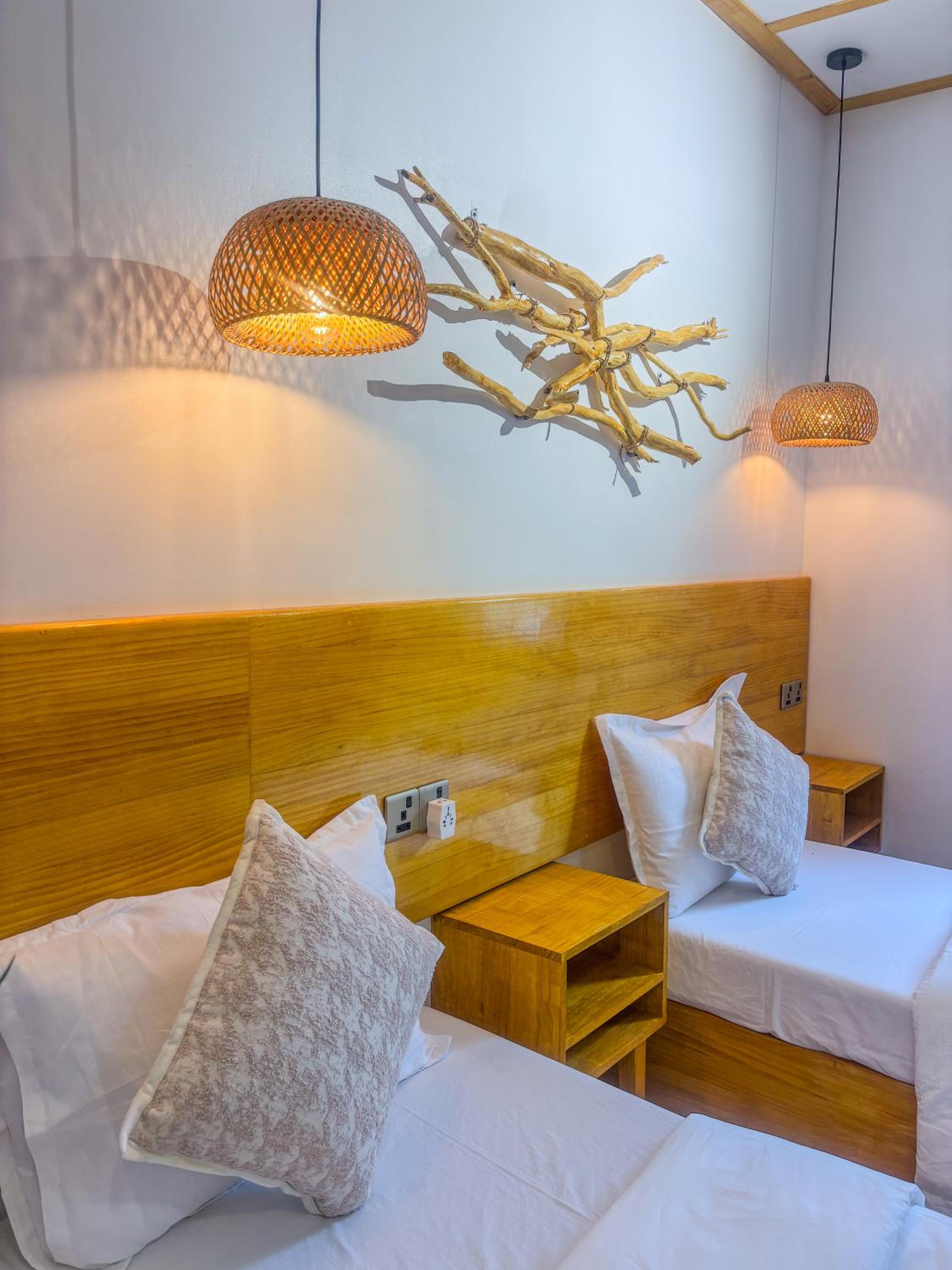 Eco Palm Mathiveri - Guest House with Complimentary Shared Kitchen & Laundry