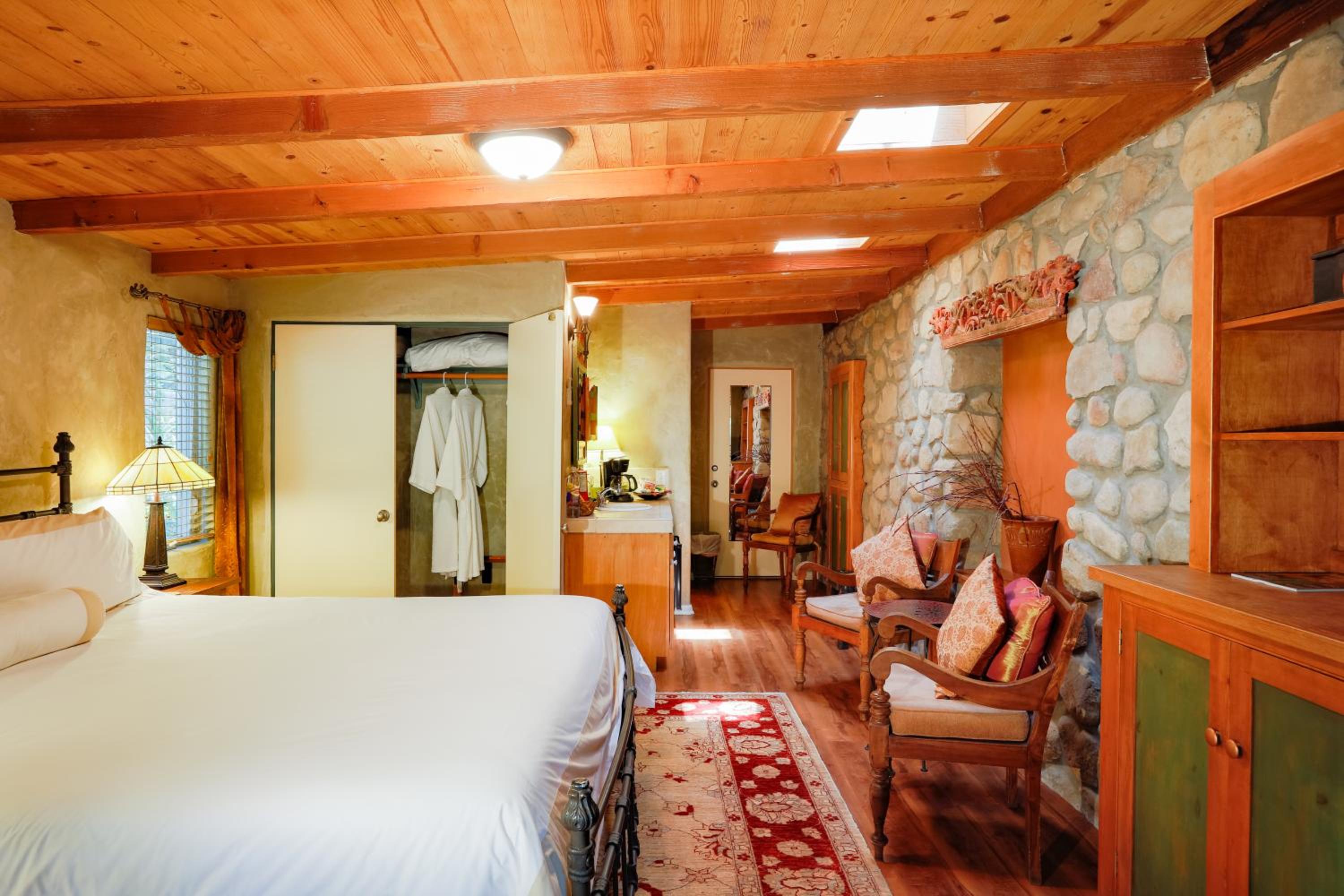 Ojai Vacations - The Emerald Iguana Inn - Property Image 1