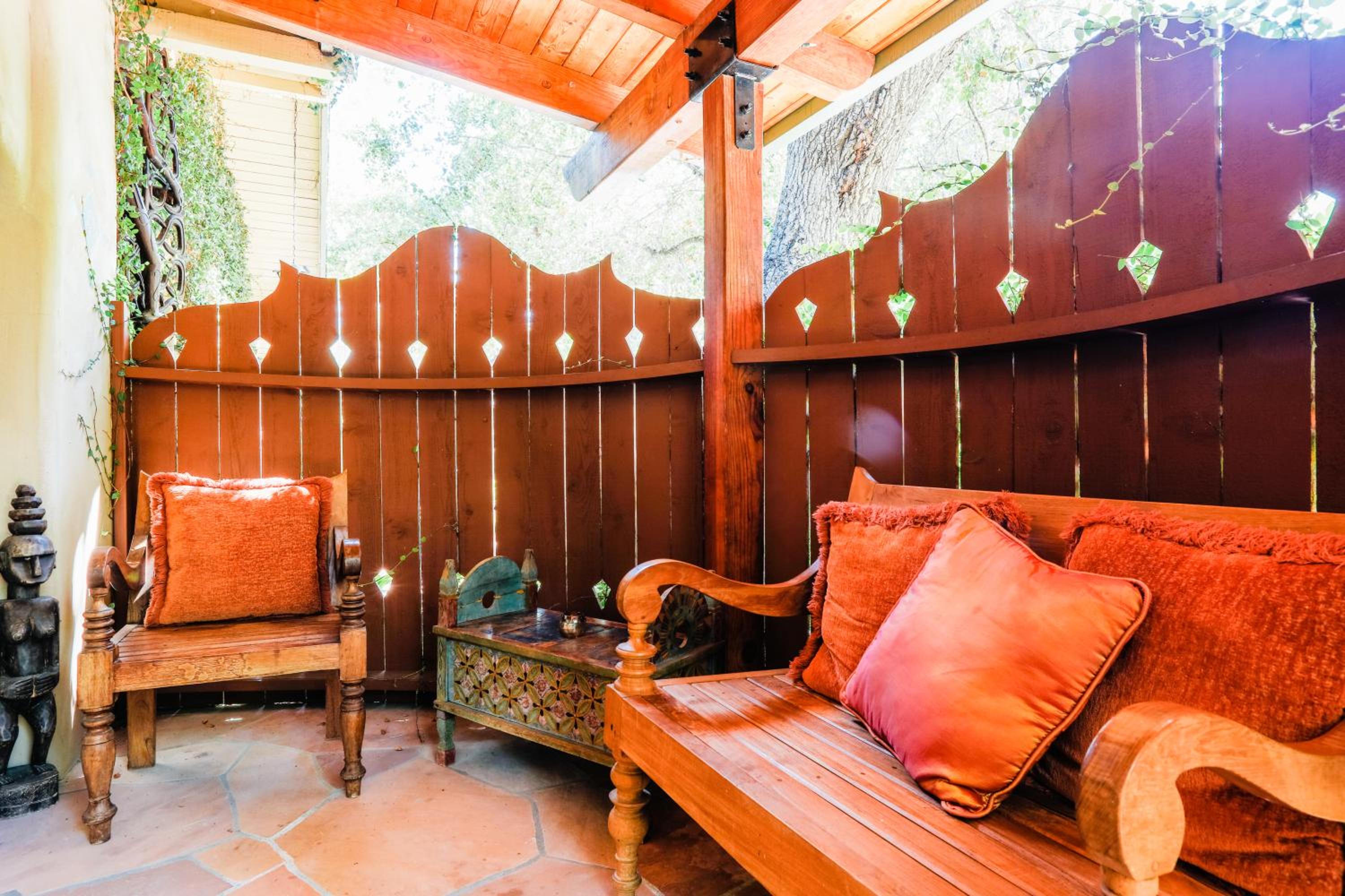 Ojai Vacations - The Emerald Iguana Inn - Property Image 16